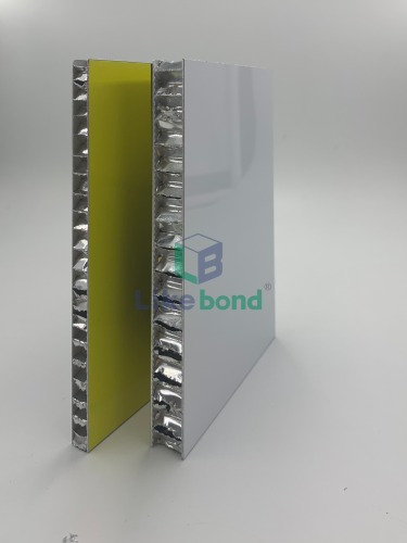 The honeycomb panel itself has no heat insulation