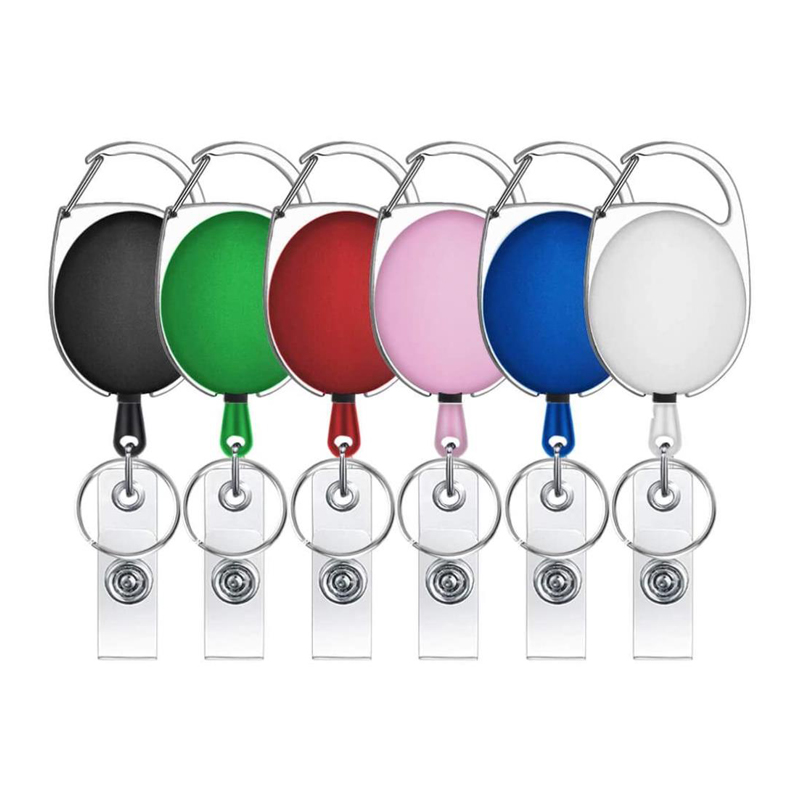 Retractable badge holder