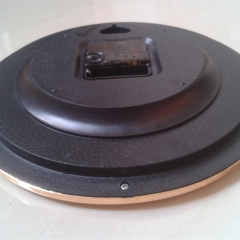 Round quartz wall clock