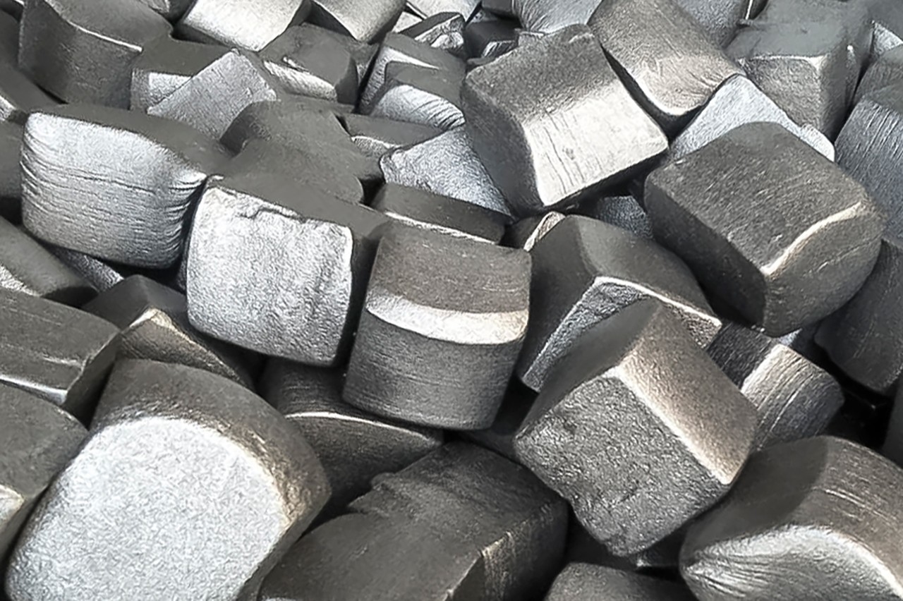 Advantages and disadvantages of titanium alloy