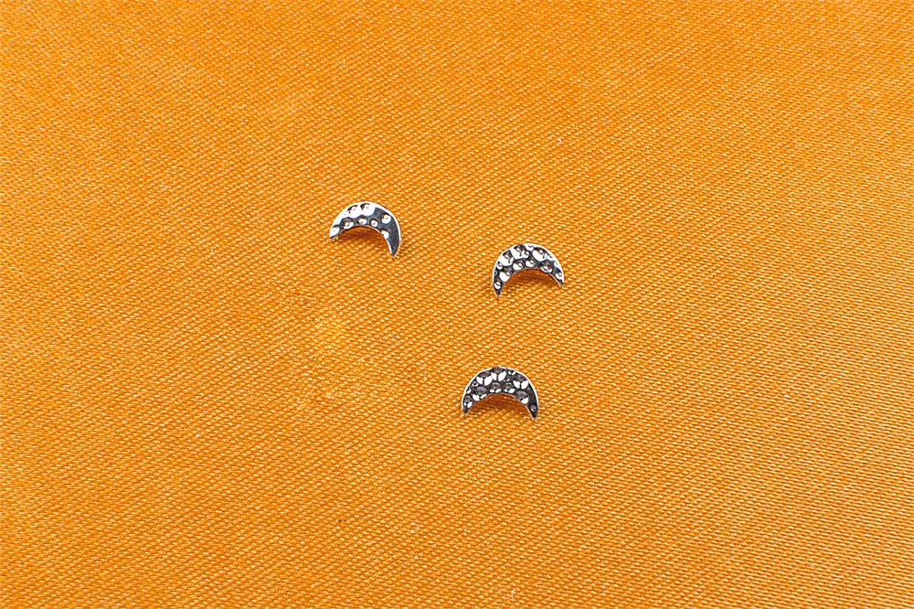 Moon Shaped 16G Body Piercing Jewelry ASTM F136 Titanium Piercing Jewelry 0.9mm Internally thread jewelry Ear piercing jewelry P080