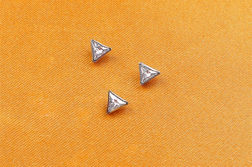 Wholesale ASTM F136 Titanium Internally Threaded Bezel Set Triangle CZ Top Fashion Earring Piercing Body Jewelry nose piercing jewelry--P166
