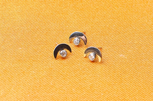 ASTM F136 Titanium Threadless High Polished moon with zircon Push in Labret High Grade Body Stud Earrings Women Piercing Jewelry Fashion--T29