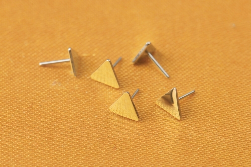 ASTM F136 Titanium Threadless High Polished triangle in Labret High Grade Body Stud Earrings Women Piercing Jewelry Fashion--T32