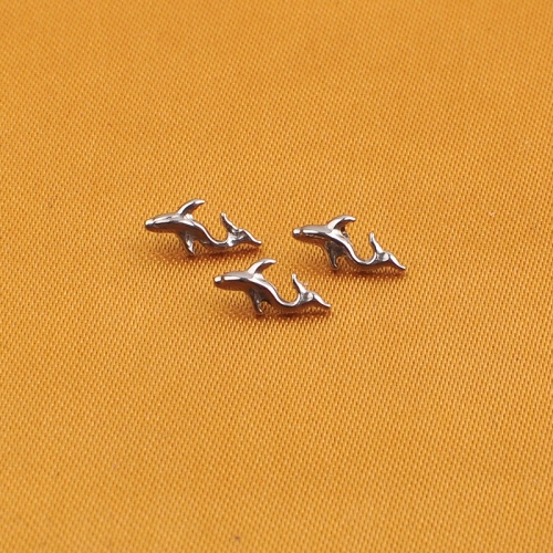 A playful leaping whale astm f-136 implant grade titanium body jewelry supply-P338