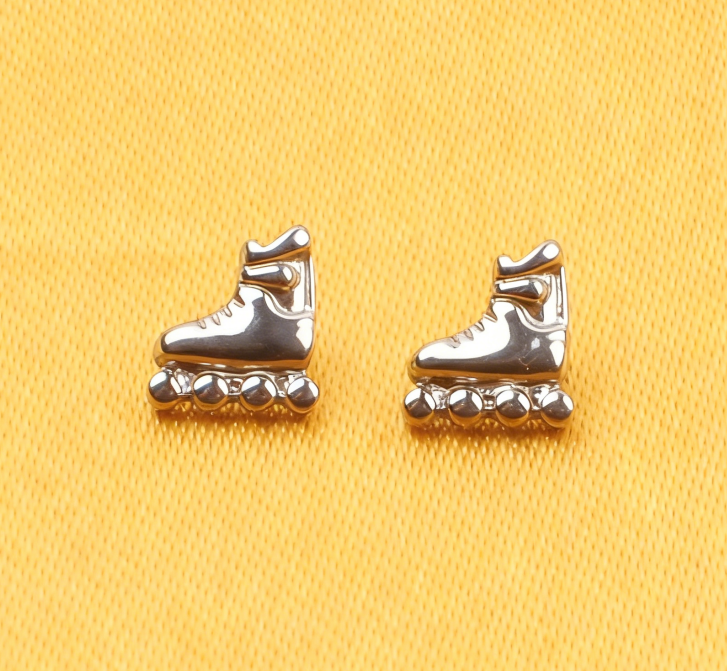 Factory Wholesale Titanium F136 Roller Skate Earrings Lip Stud Pin and Thread Top Women's Body Jewelry--P535