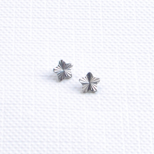 ASTM-F136 titanium Body Jewelry Internally Threaded Labret Top Ridged Triangle Trendy Engagement Wedding--P643