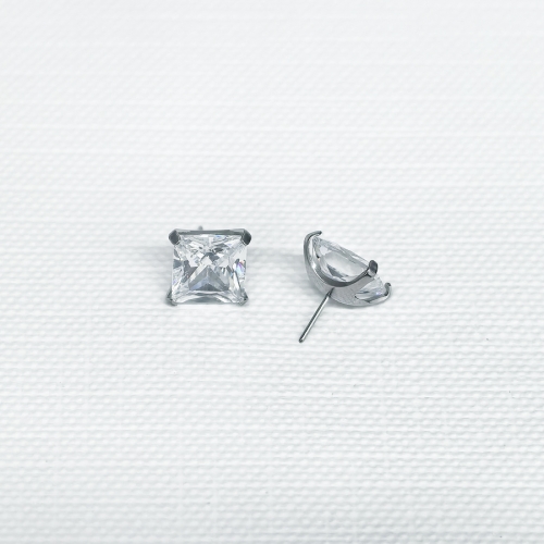 ASTM F136 Titanium Threadless Push in Labret Lip Stud Prong Setting Square CZ Ear Cartilage Tragus Piercing Jewelry--T43