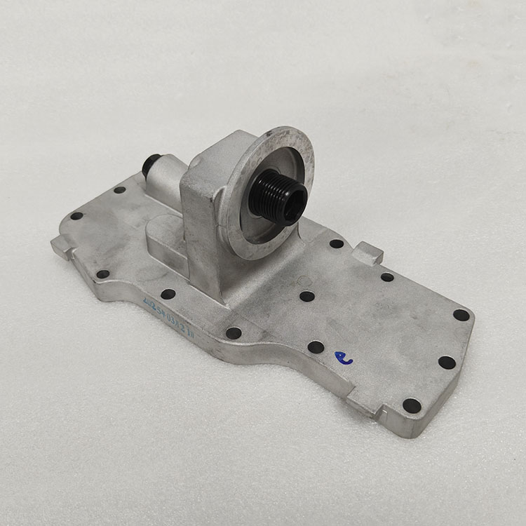 Cummins ISBe Engine Parts Oil Filter Head 4931572 4983355