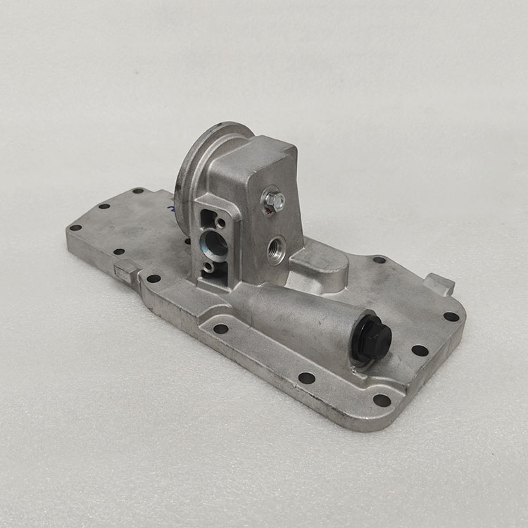 Cummins ISBe Engine Parts Oil Filter Head 4931572 4983355