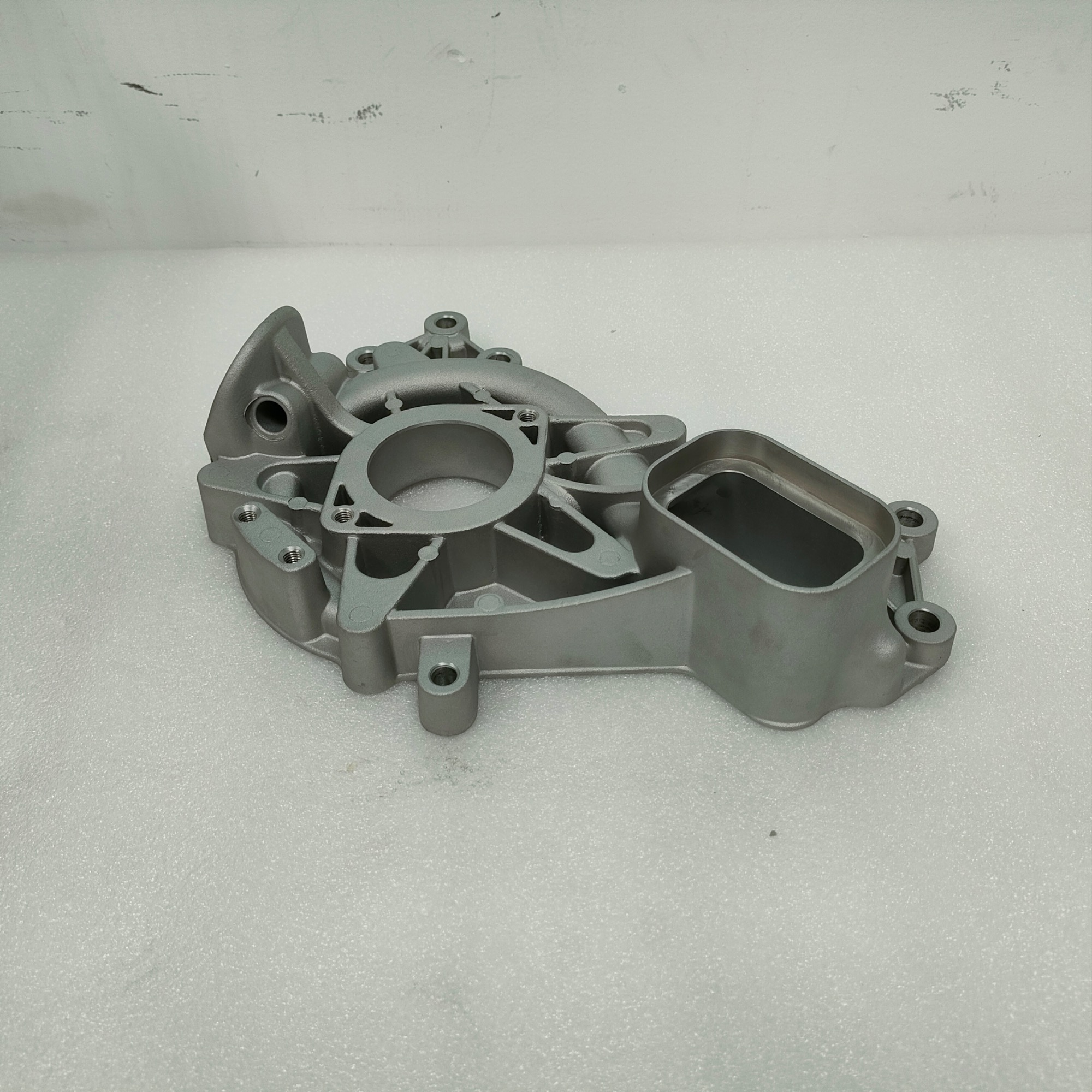 Water Pump 21648716 20921951 22164101 21812242 21643286 23959595 for VOLVO Engine D11C