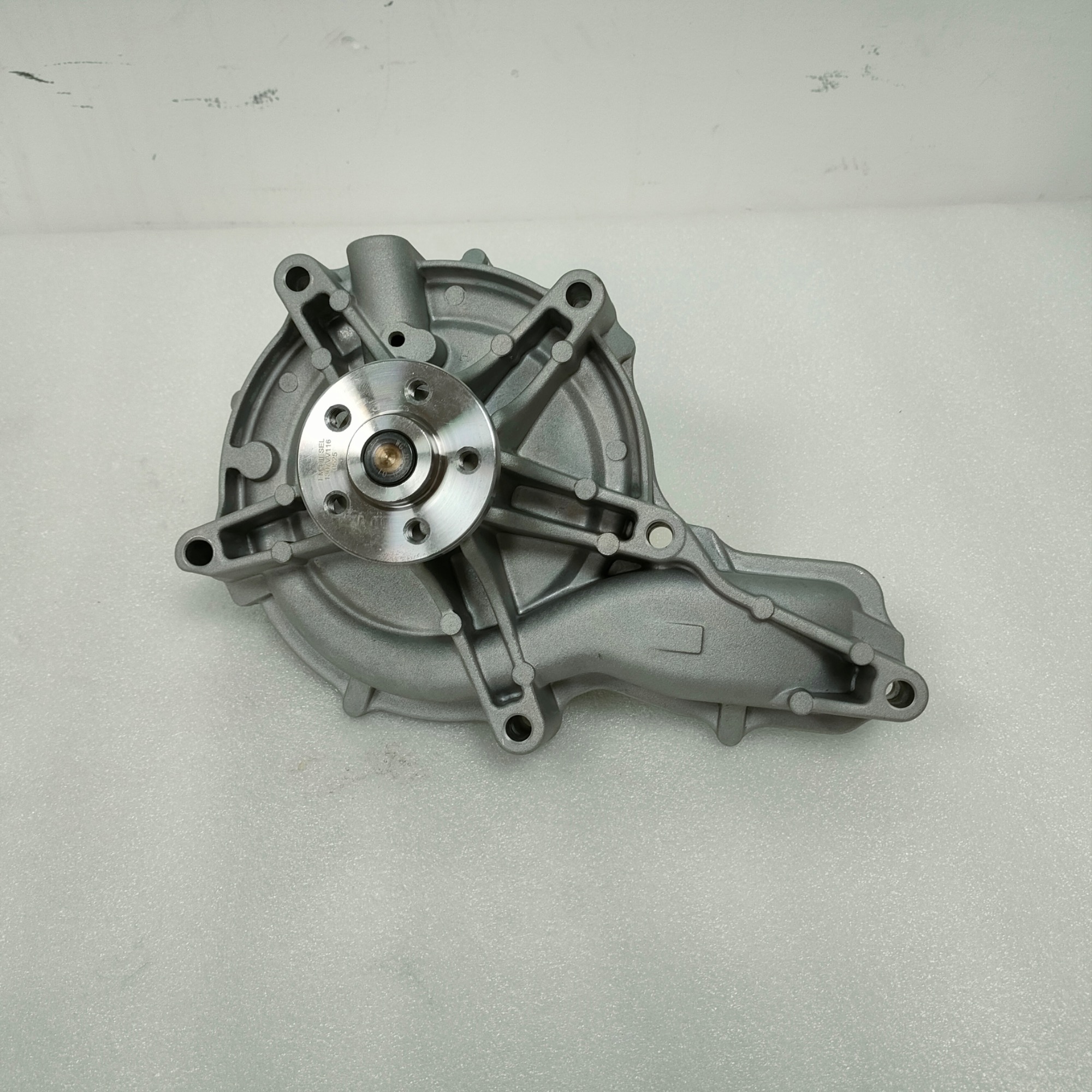 Water Pump 20538845 20464403 21195450 20744939 20538820 22197705 21468471 for VOLVO Engine D9A