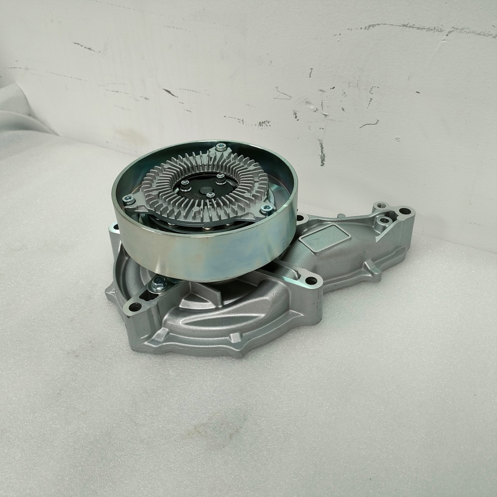 Water Pump 21648711 85013427 21814040 20920065 23959580 21814005 for VOLVO Engine D13C D13K