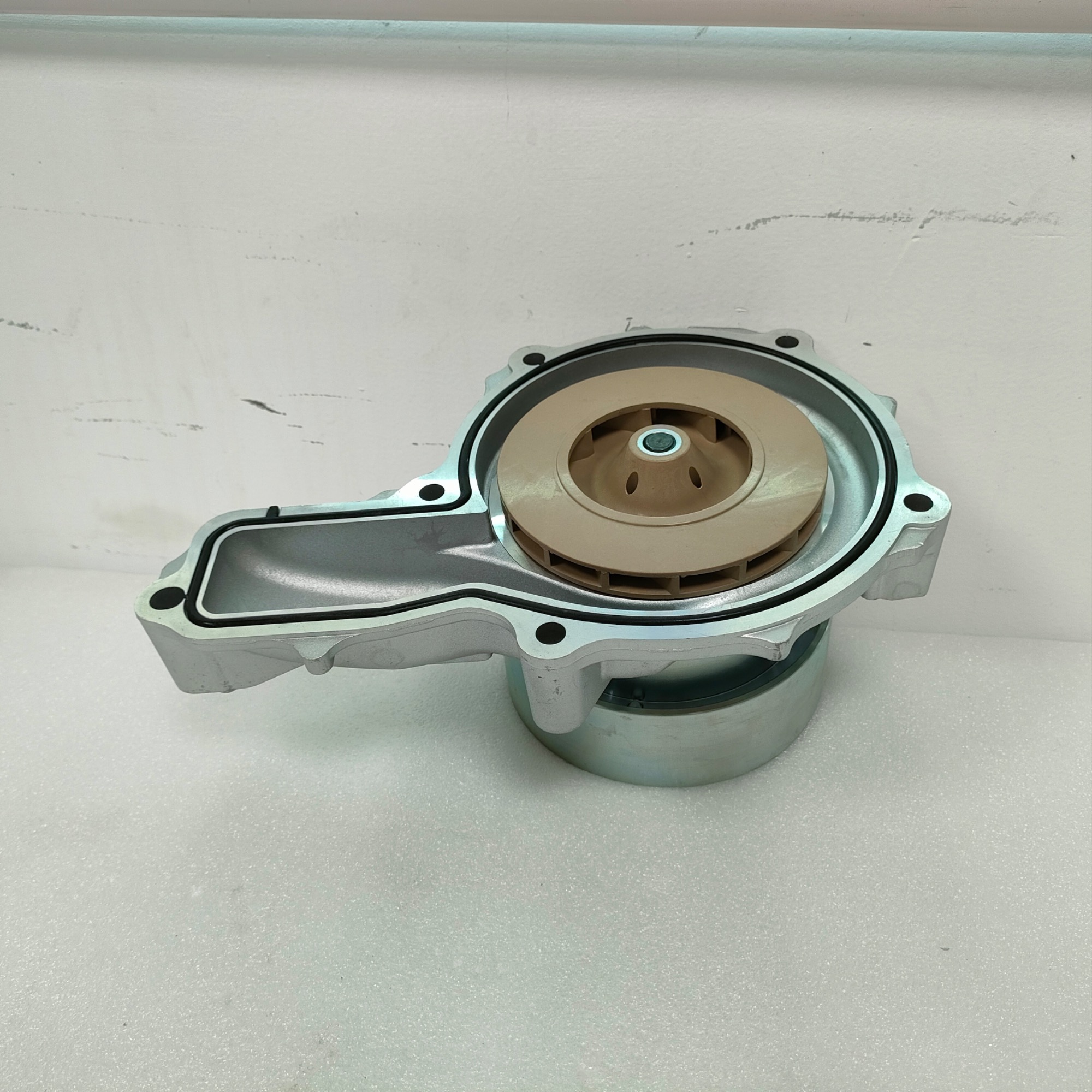 Water Pump 21969187 21974080 21781059 21648716 20921951 22164101 for VOLVO Engine D11K