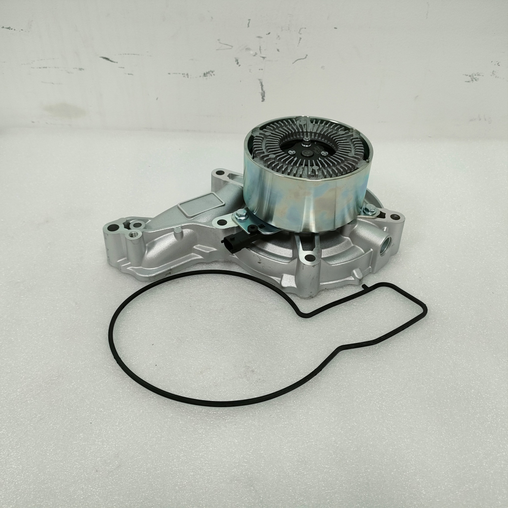 Water Pump 85000957 22479362 21960481 85013057 21960481 23959580 for VOLVO Engine D13T