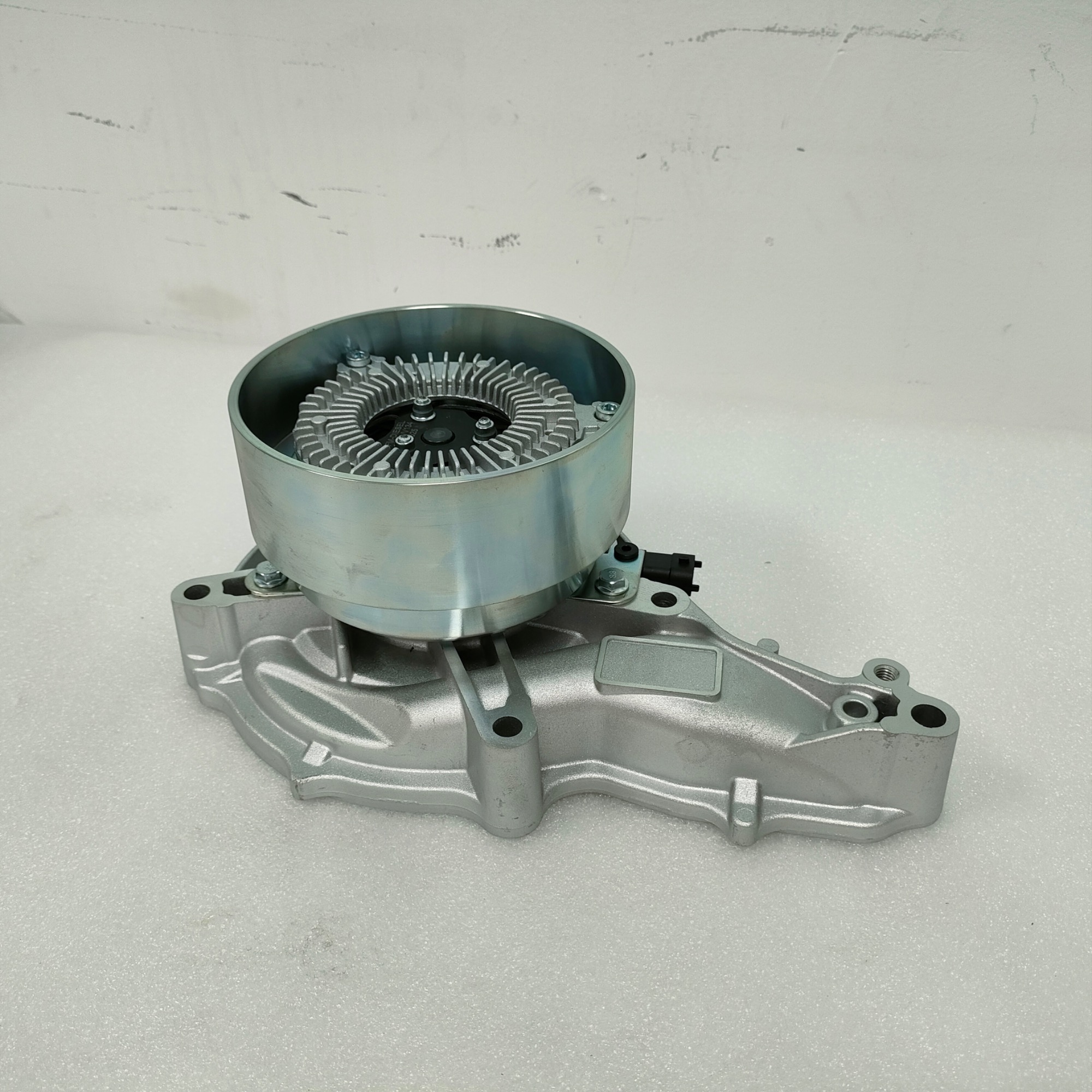 Water Pump 21969187 21974080 21781059 21648716 20921951 22164101 for VOLVO Engine D11K