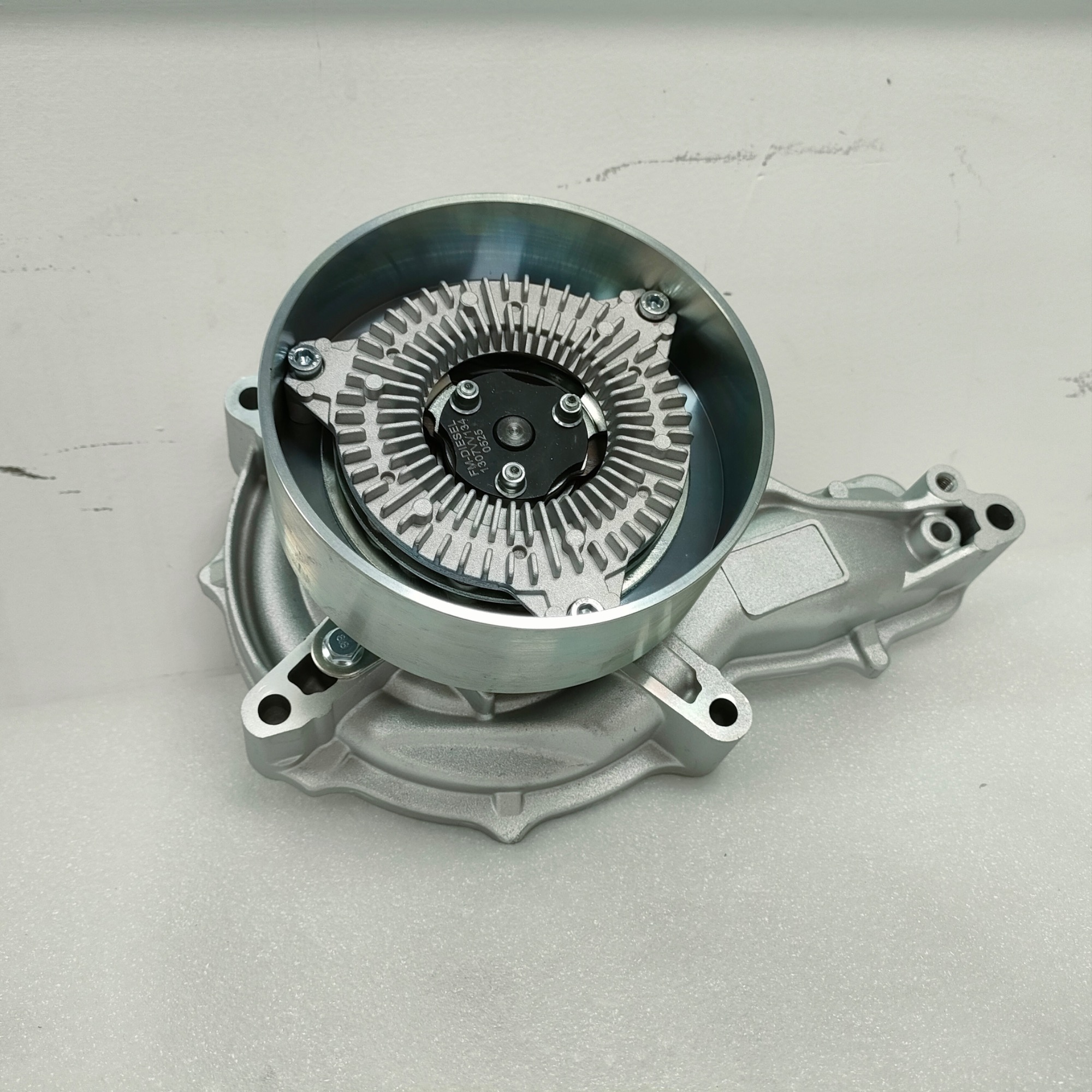 Water Pump 21969188 20921917 21812257 21812242 21643286 23959595 for VOLVO Engine D11C