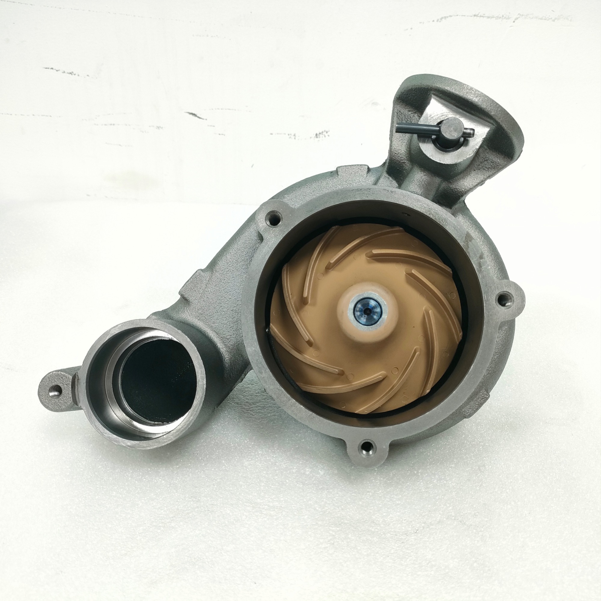 27 Teeth Water Pump 8112555 8113117 8112775 1547155 8149941 8112275 8148460 1001698 for VOLVO Engine D12A