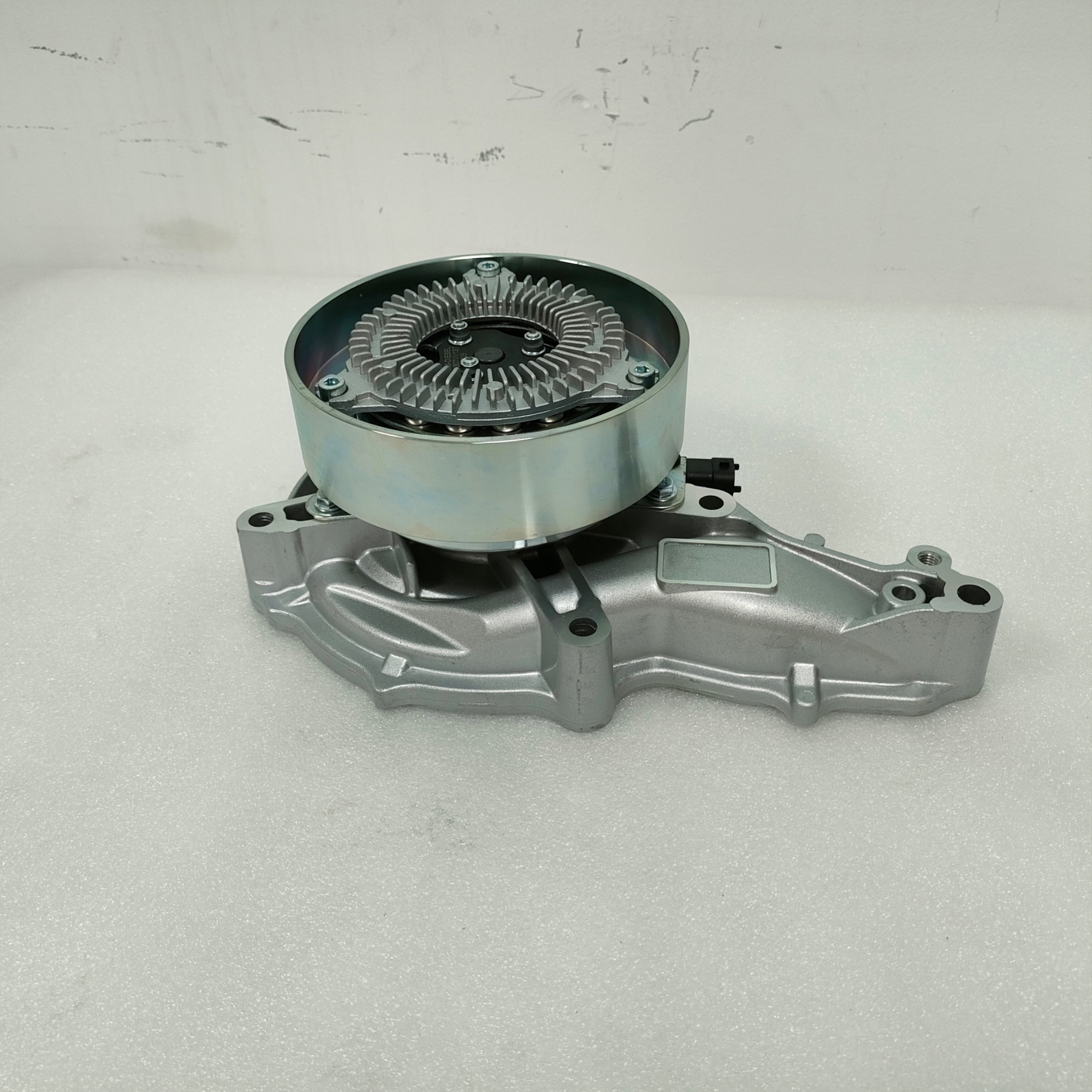 Water Pump 21648711 85013427 21814040 20920065 23959580 21814005 for VOLVO Engine D13C D13K