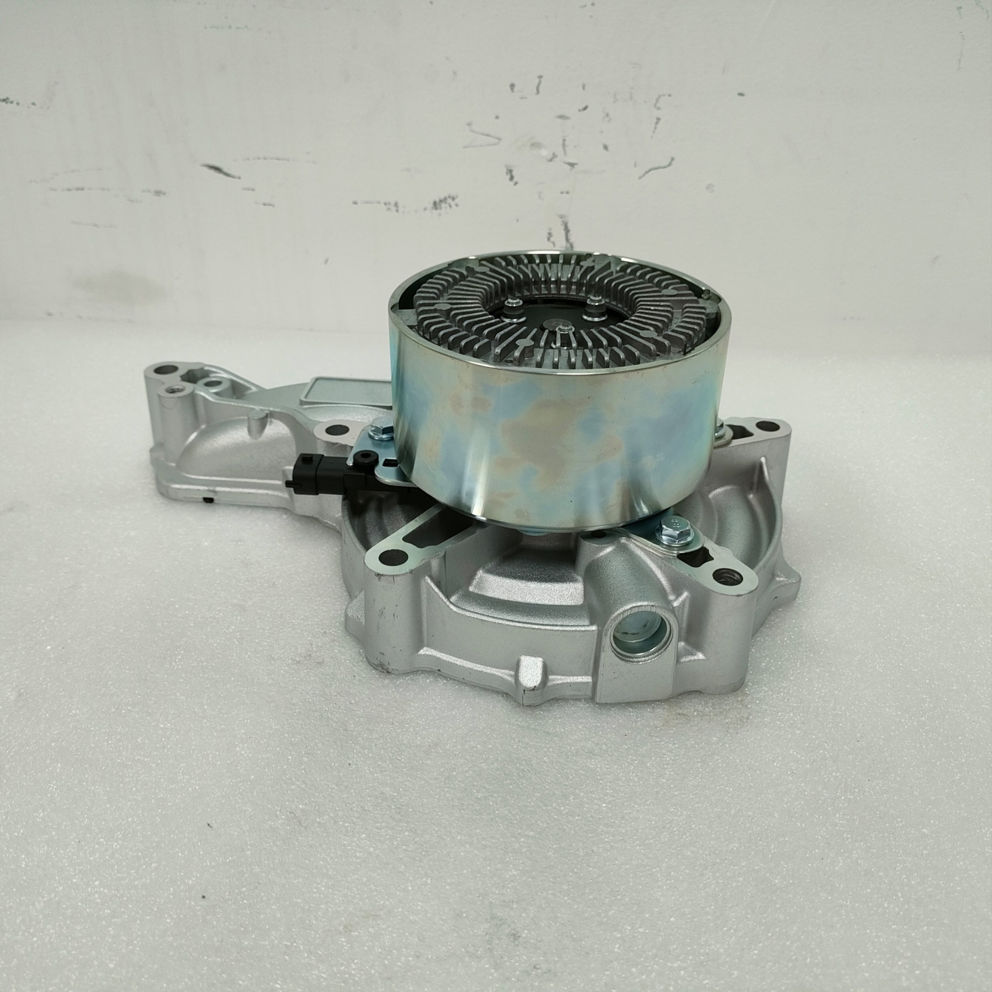 Water Pump 85000957 22479362 21960481 85013057 21960481 23959580 for VOLVO Engine D13T