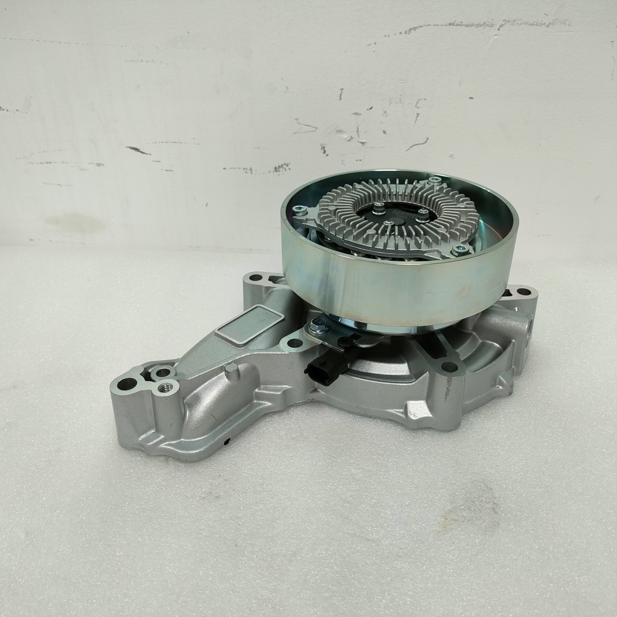 Water Pump 21648711 85013427 21814040 20920065 23959580 21814005 for VOLVO Engine D13C D13K