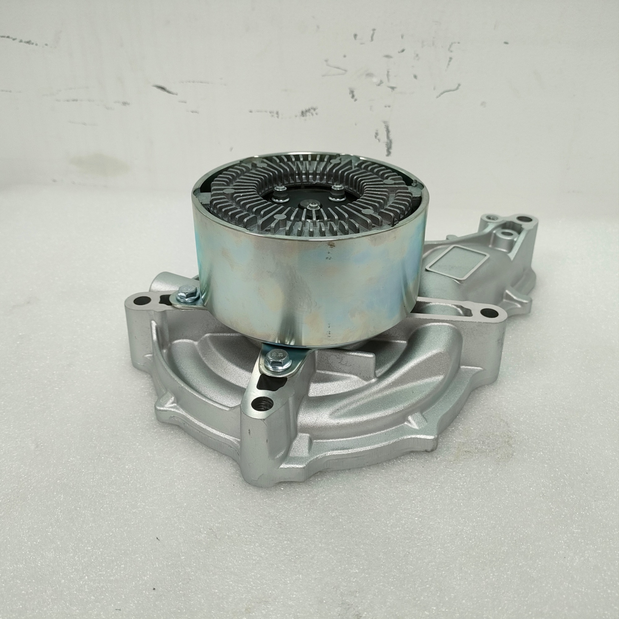 Water Pump 85000957 22479362 21960481 85013057 21960481 23959580 for VOLVO Engine D13T