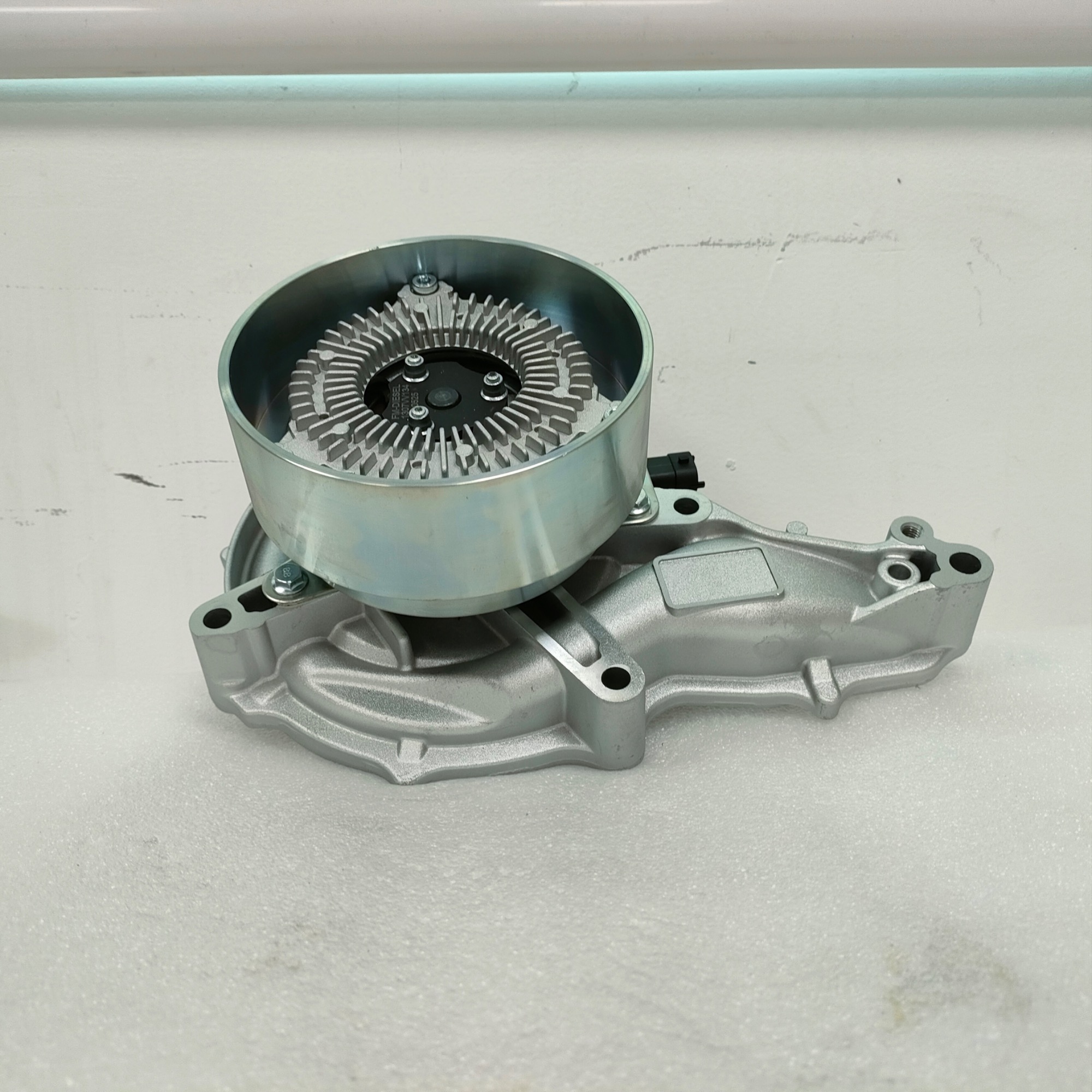 Water Pump 21969188 20921917 21812257 21812242 21643286 23959595 for VOLVO Engine D11C