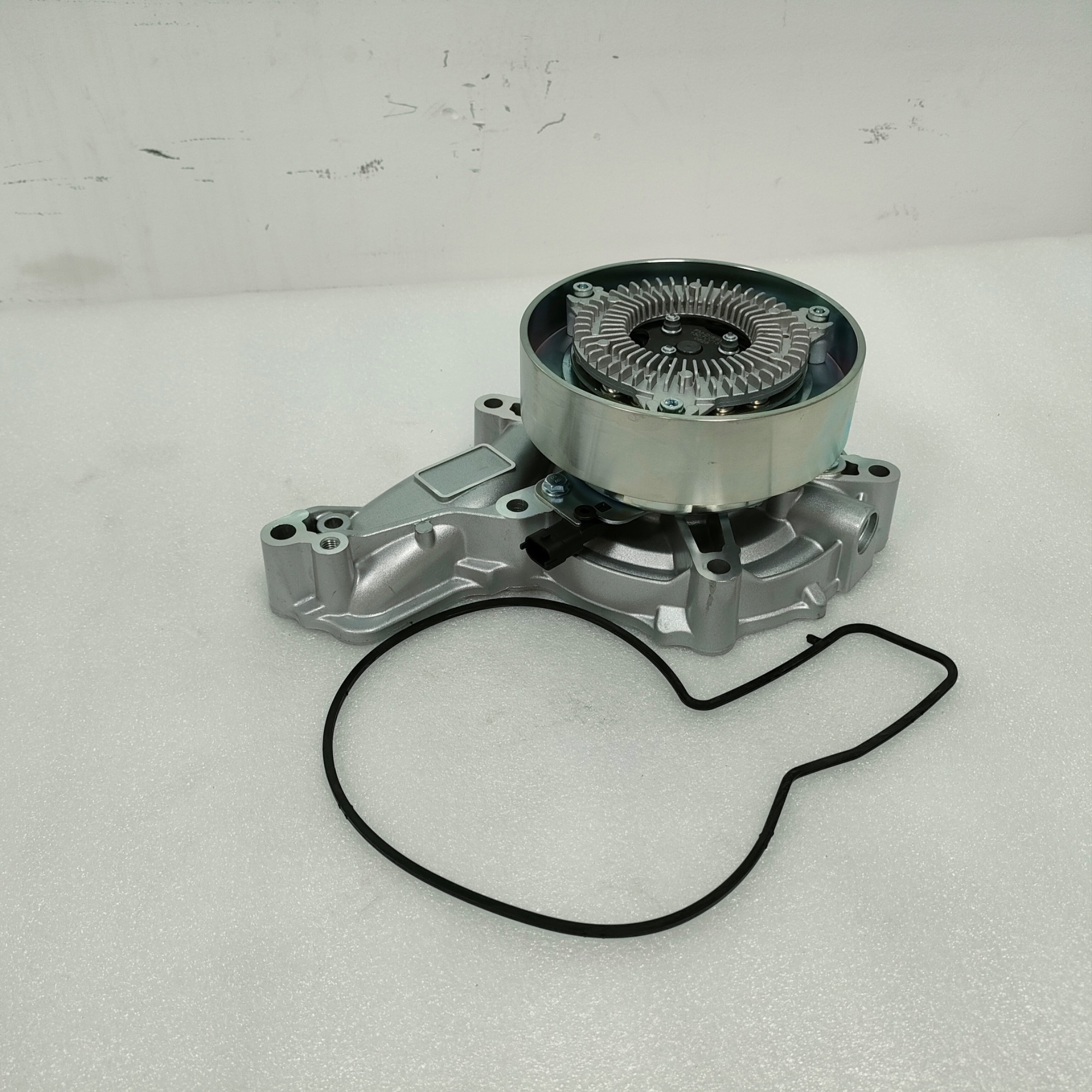 Water Pump 21648711 85013427 21814040 20920065 23959580 21814005 for VOLVO Engine D13C D13K