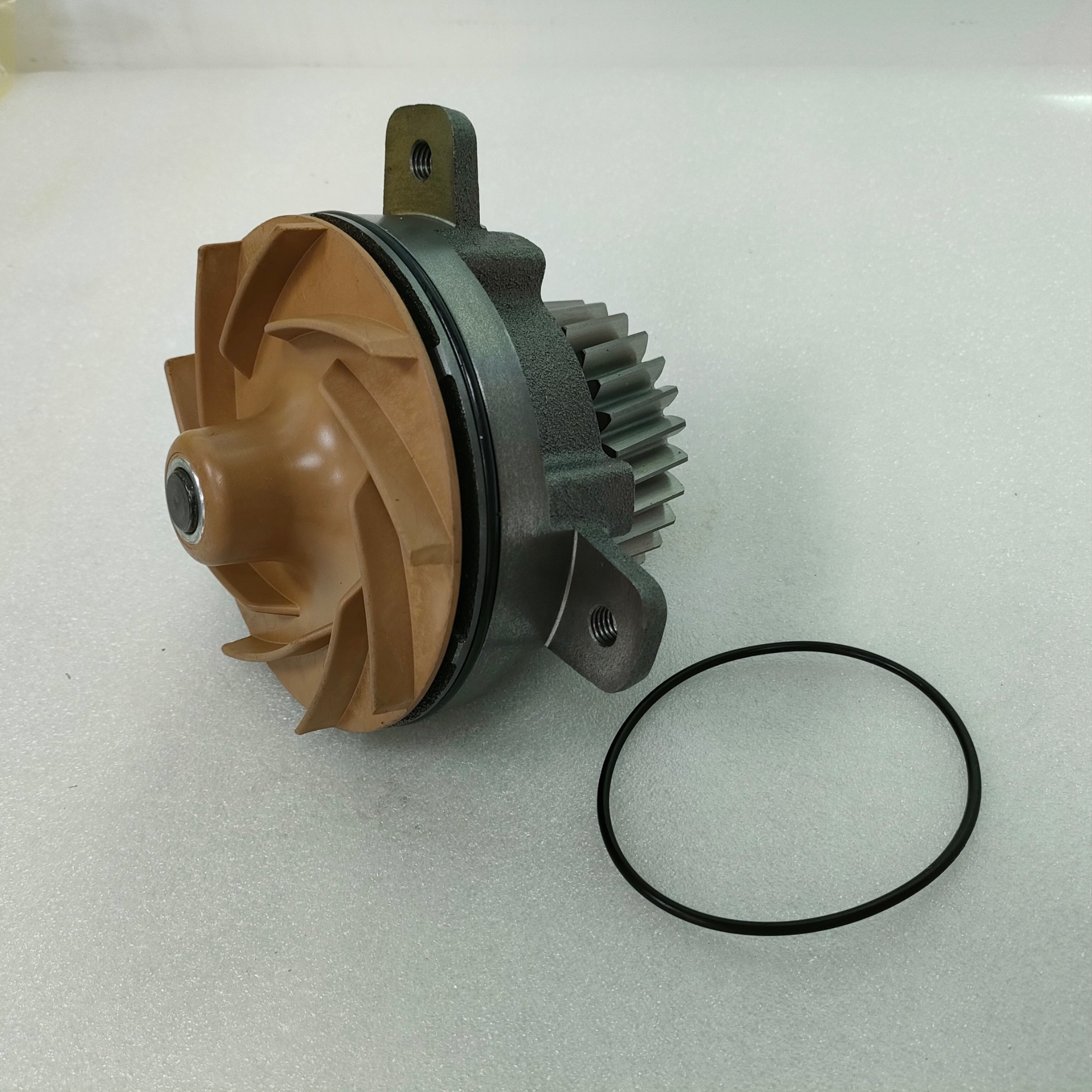 27 Teeth Water Pump 3803909 20431151 8113275 20713787 8170833 81070305 8170305 85000076 8113274 85000786 for VOLVO Engine D12C