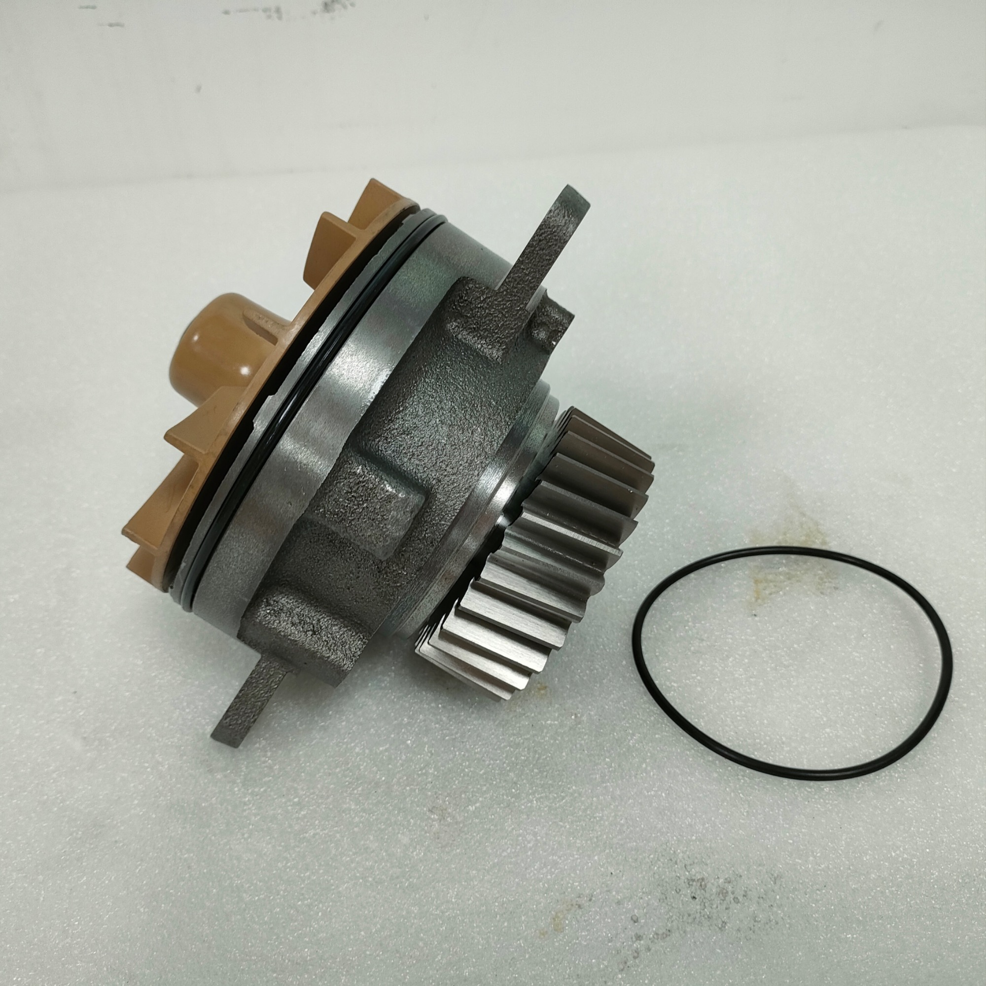 27 Teeth Water Pump 20431151 8170460 85000076 3803909 81070305 for VOLVO Engine D12A