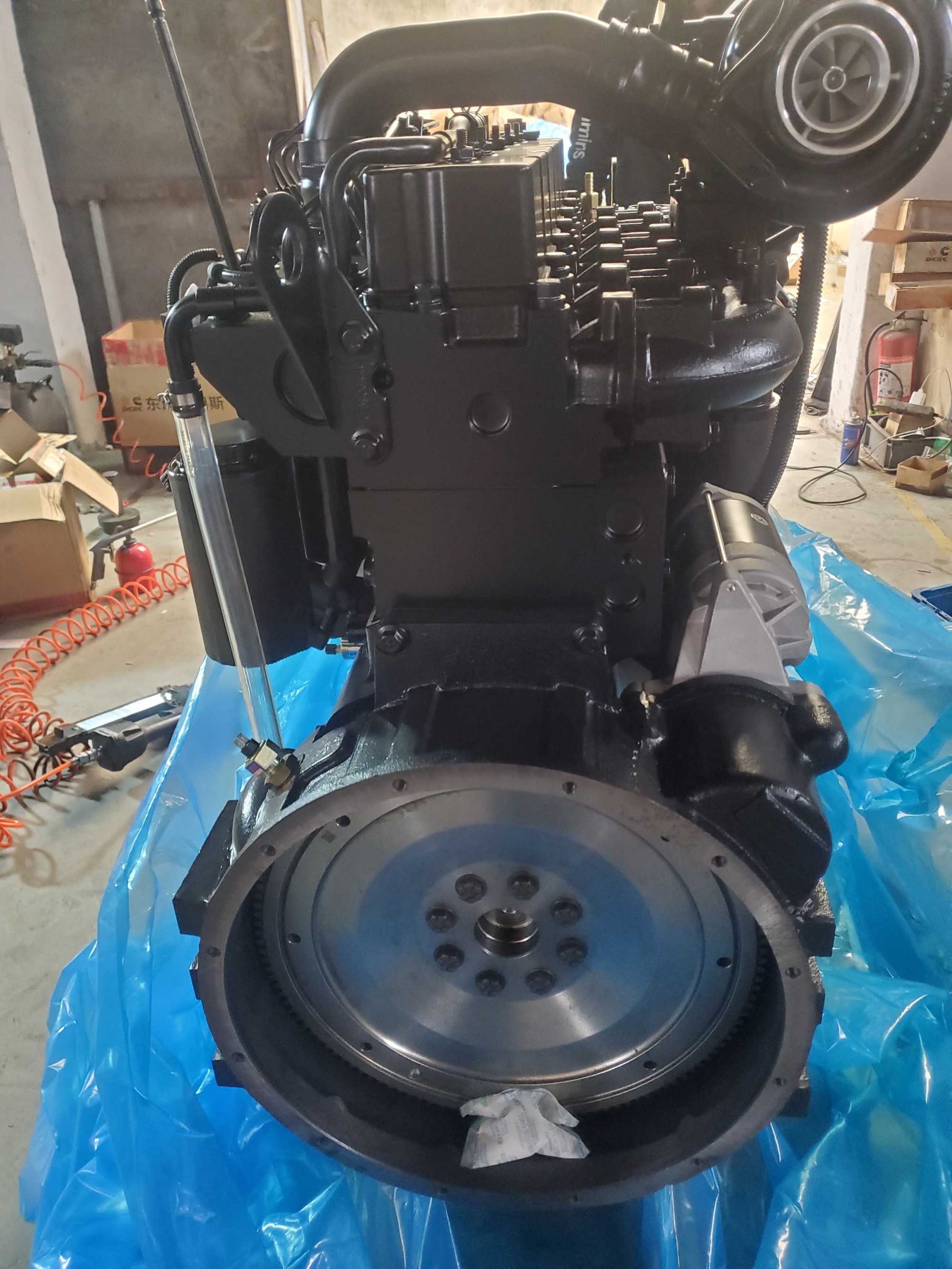 Motor diésel Cummins 6CT8.3 ensamblado