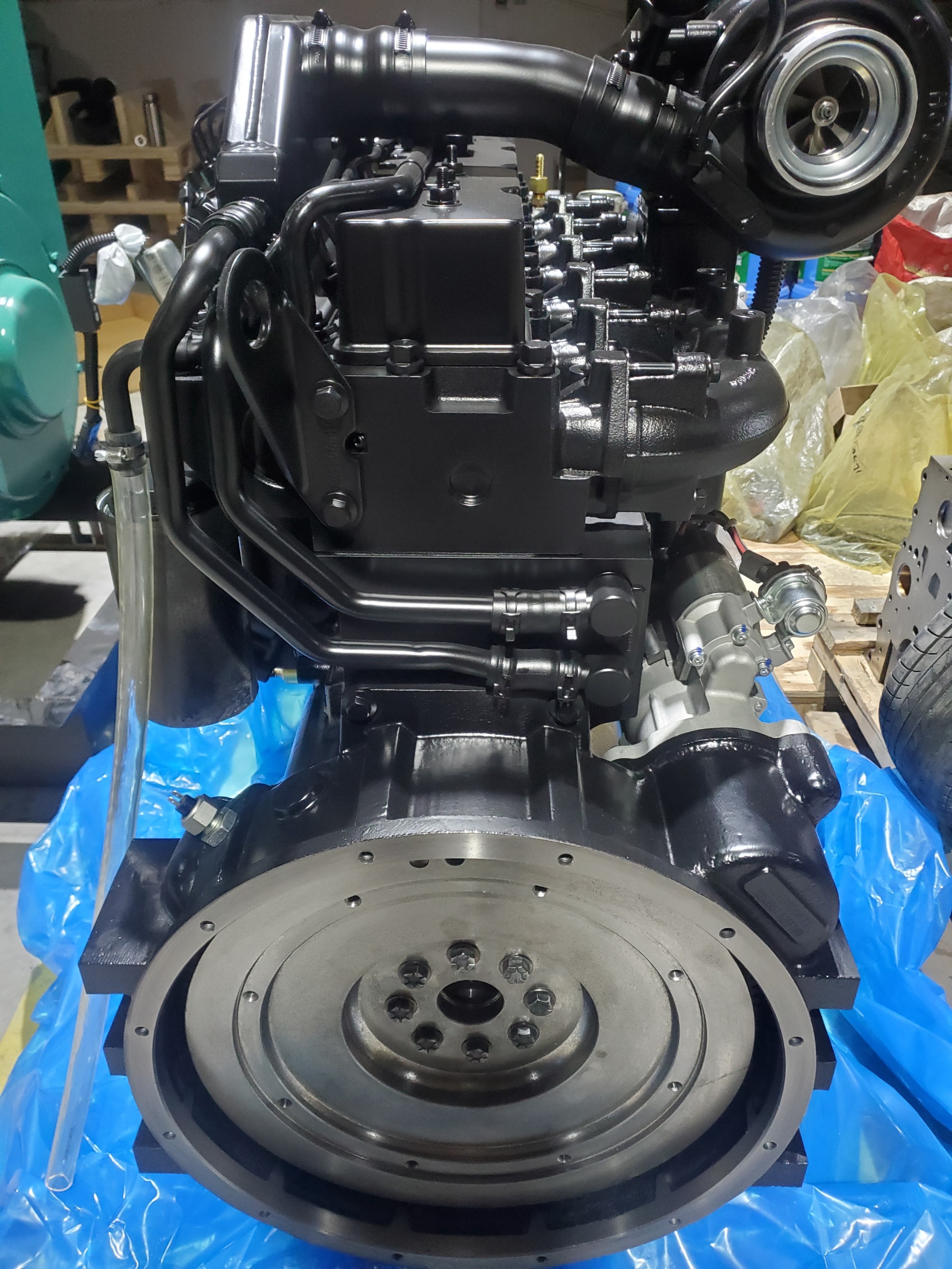 Motor diésel Cummins 6CTA8.3 ensamblado