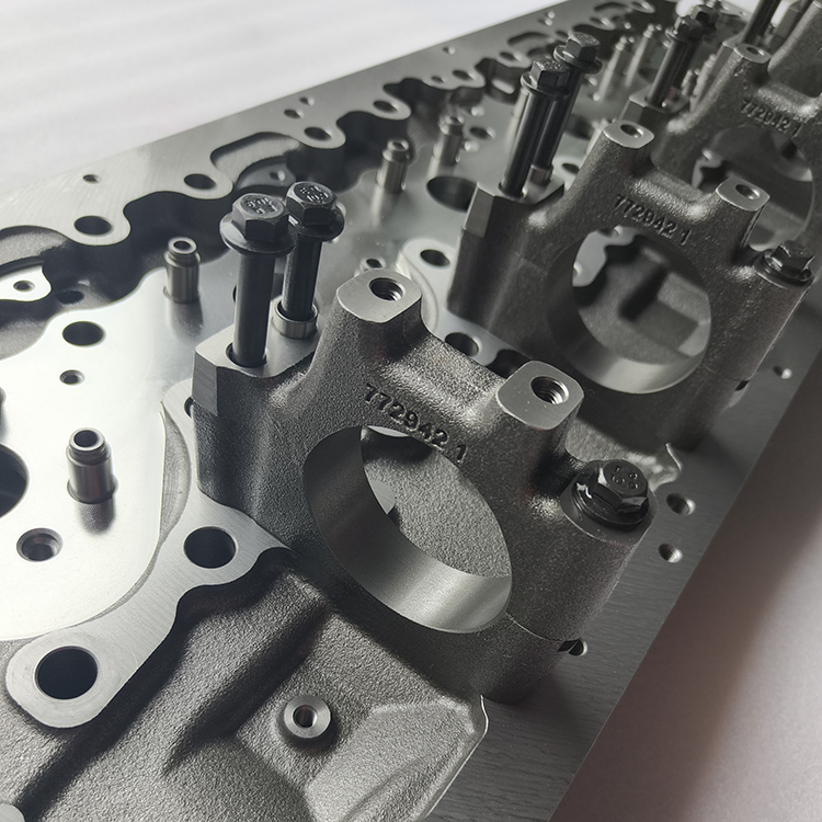 High Quality VOLVO D13 Engine Parts Cylinder Head 21342245 210016552 1002120