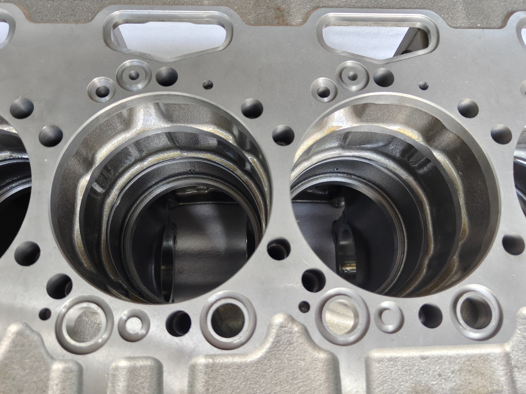 High Quality Cylinder Block 2364500 108330-05 for Scania DC13 Engine