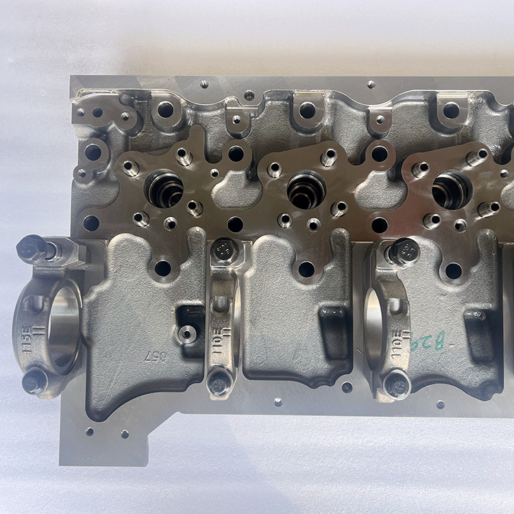High Quality D11 Engine Parts Cylinder Head 21092409 For Volvo FM11 Truck