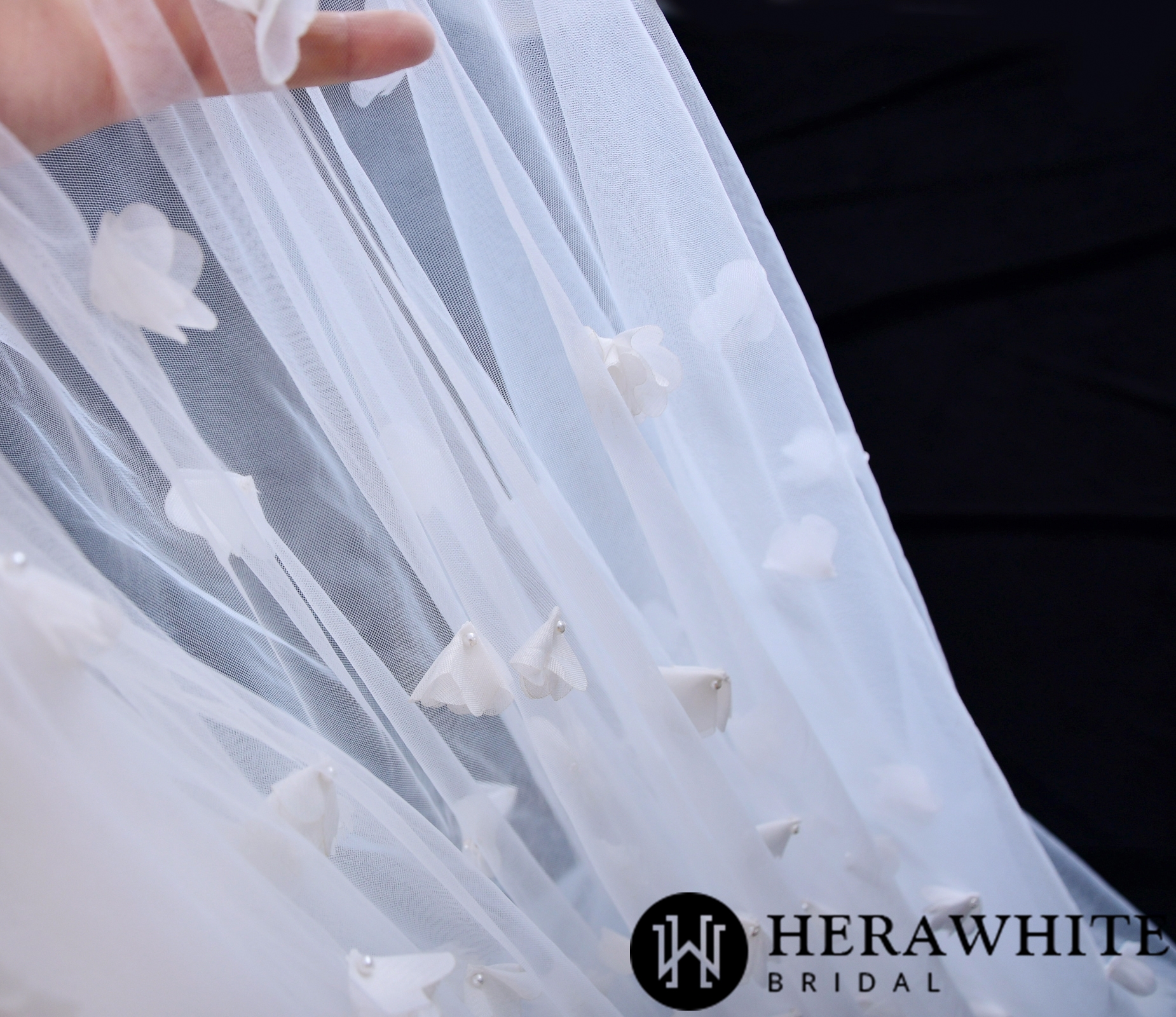 Elegant 3D Flower Cathedral Length Bridal Veil