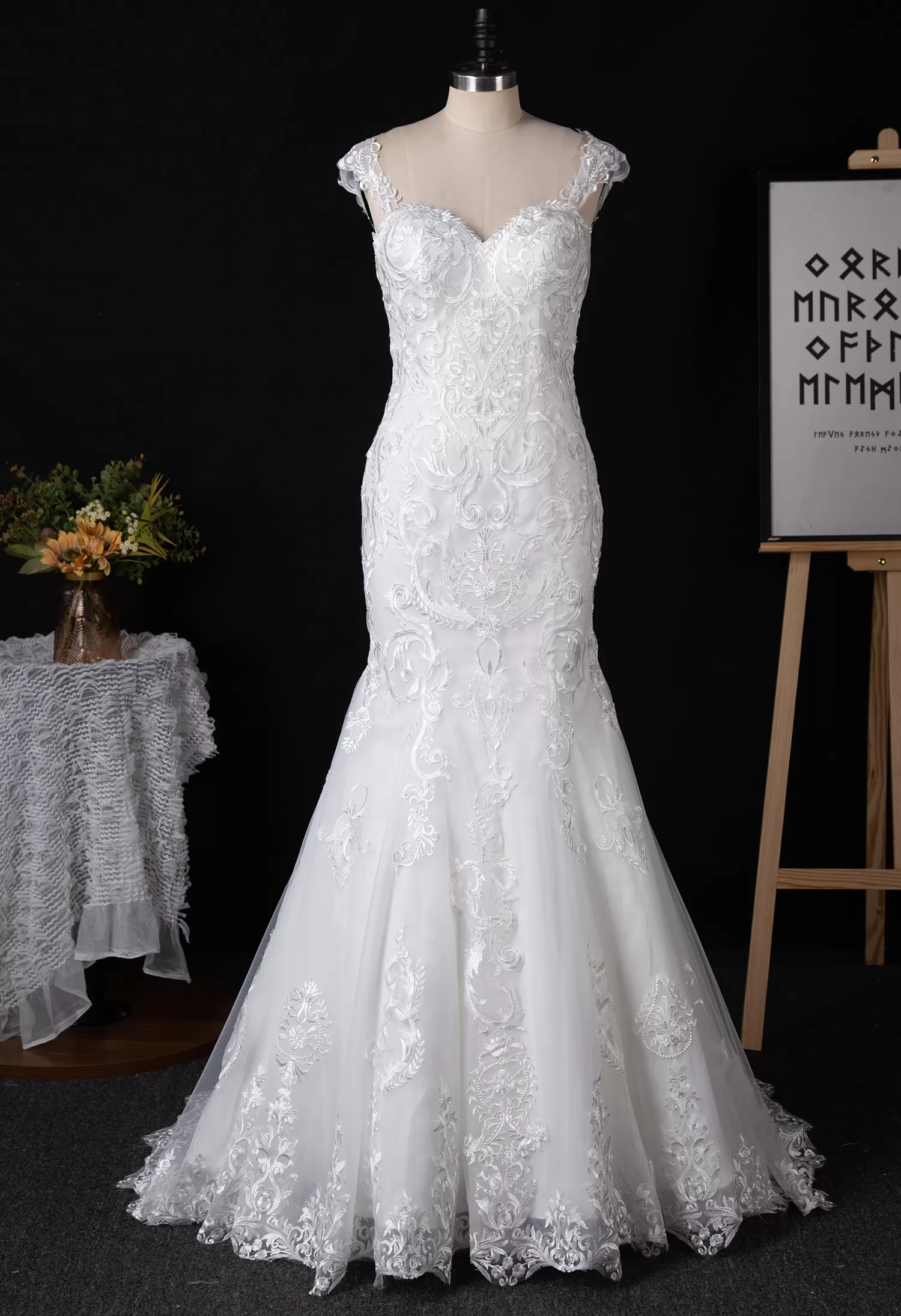 Scalloped Lace Wedding Dresses & Gowns