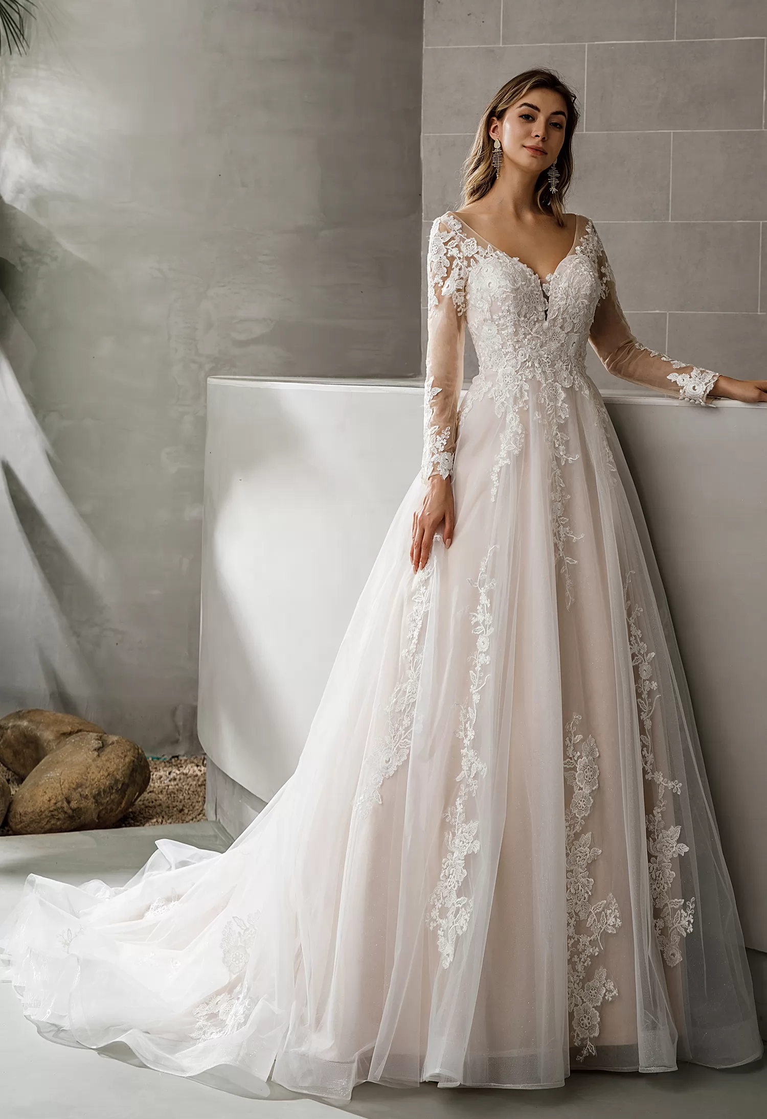Elegant Pommel Skirt V-neck Wedding Dress