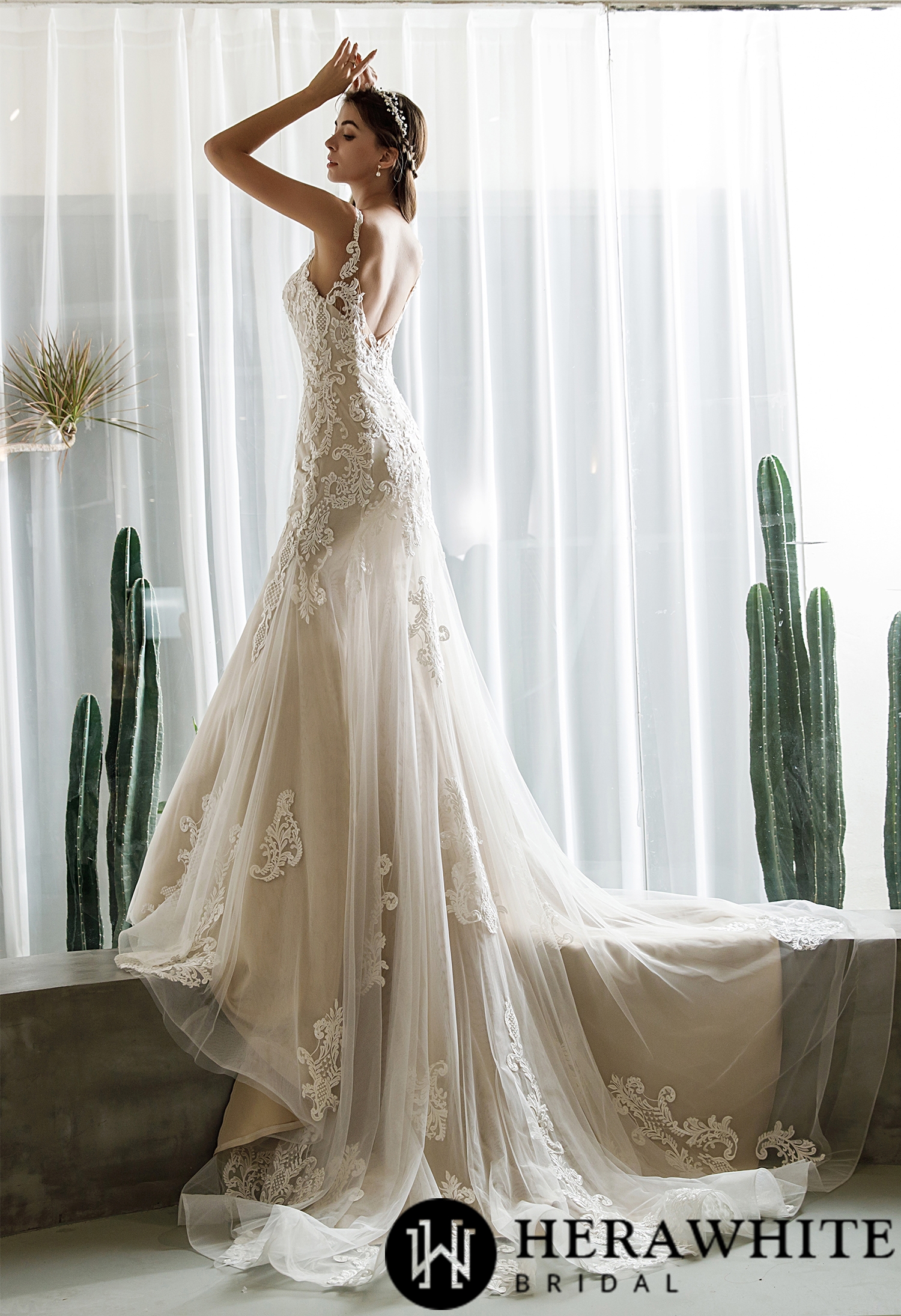 Vintage Lace Fit and Flare Court Train Wedding Dress