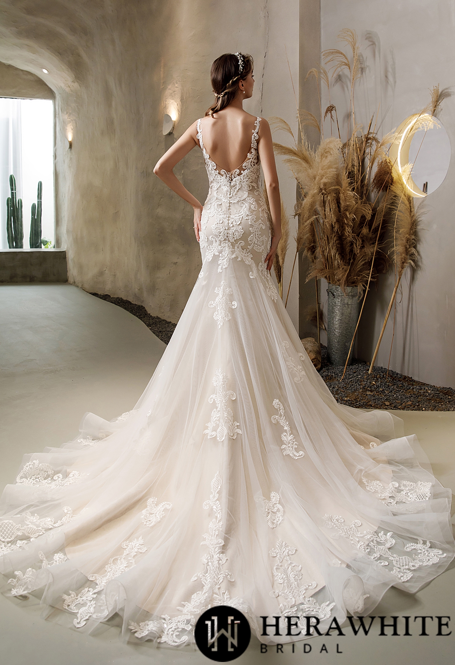 Vintage Lace Fit and Flare Court Train Wedding Dress