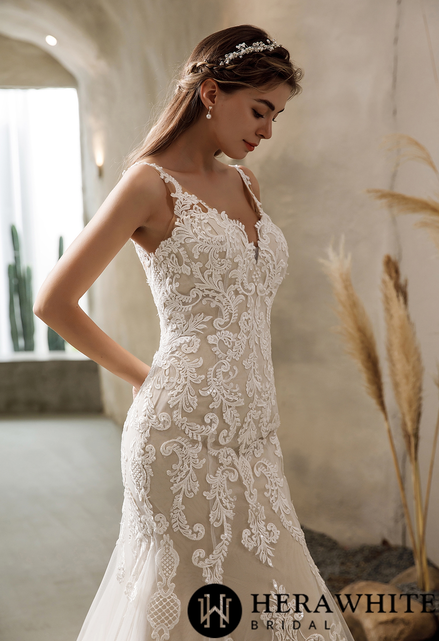 Vintage Lace Fit and Flare Court Train Wedding Dress