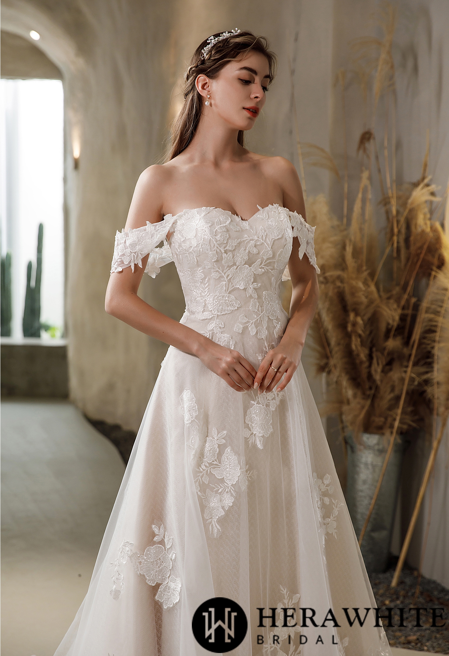 Floral Lace Detachable Off-the-Shoulder Straps Wedding Dress