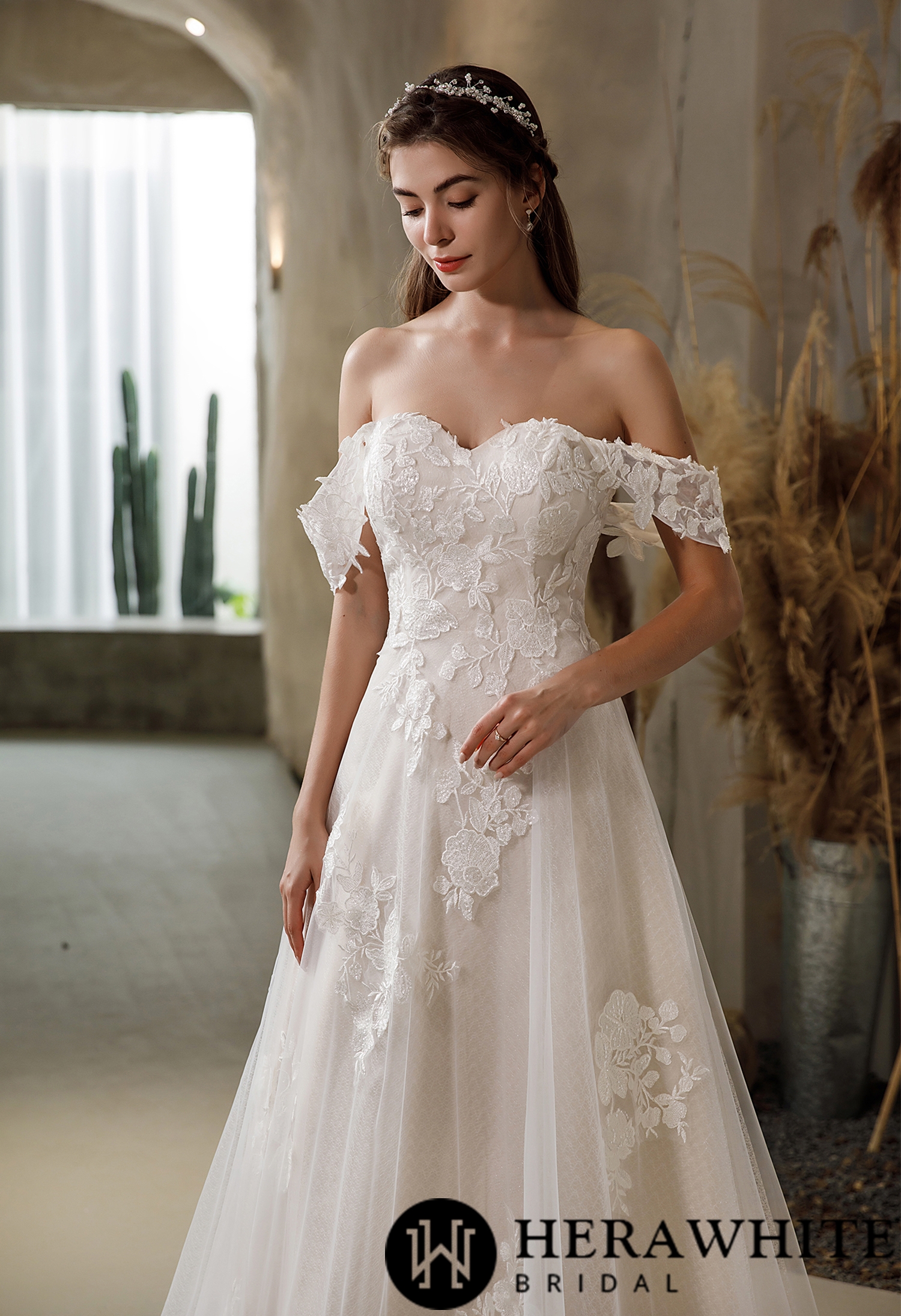 Floral Lace Detachable Off-the-Shoulder Straps Wedding Dress
