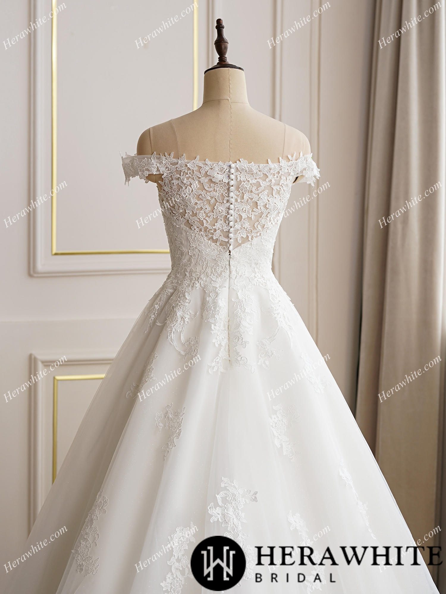 Elegant Lace  Wedding Dress With Off the Shoulder Sleeves