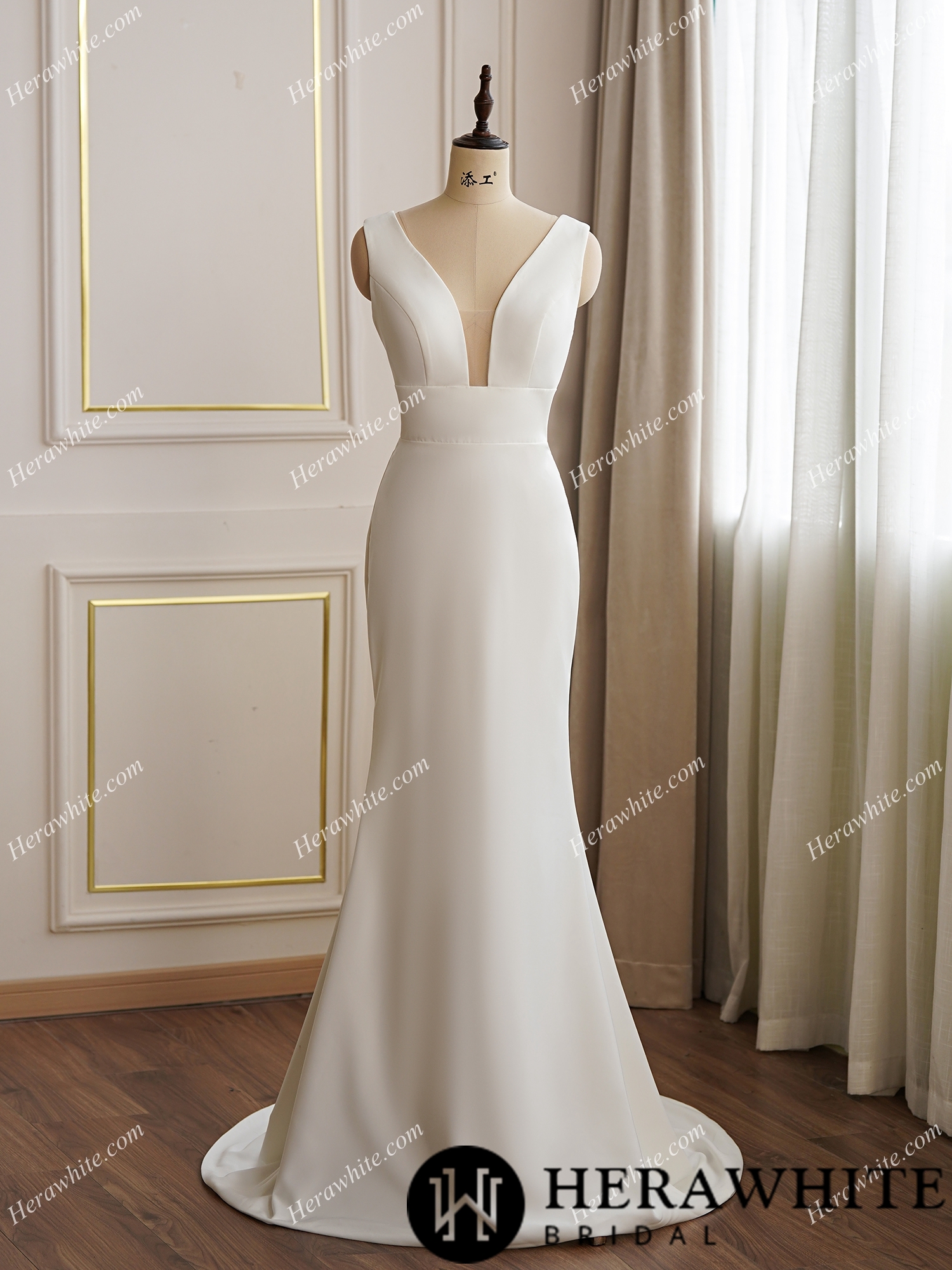 In Stock/ Crepe Wedding Dress WIth Detachable Train