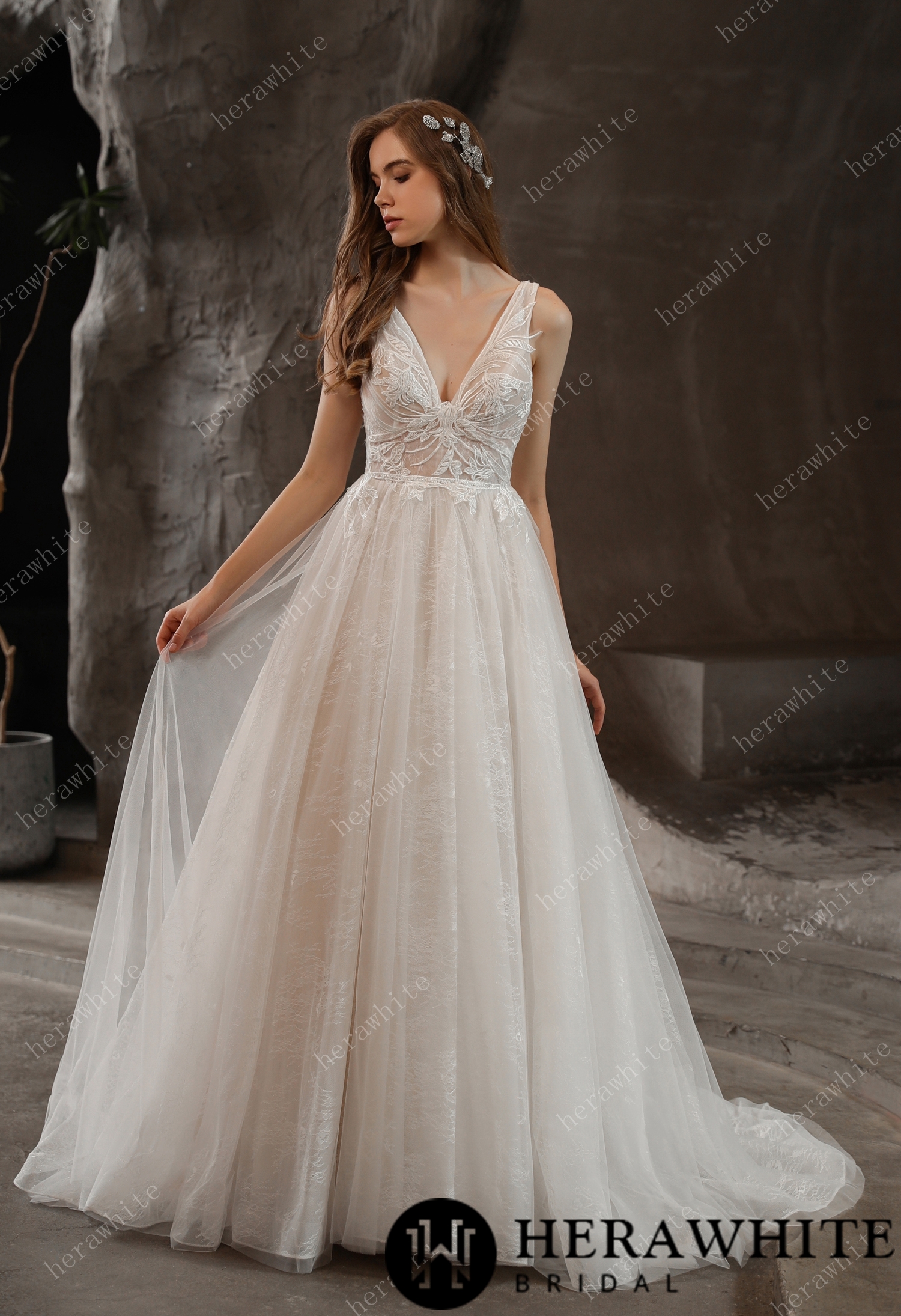 Lovely Lace V-neck Tulle Sleeveless Sweep Train Wedding Dress