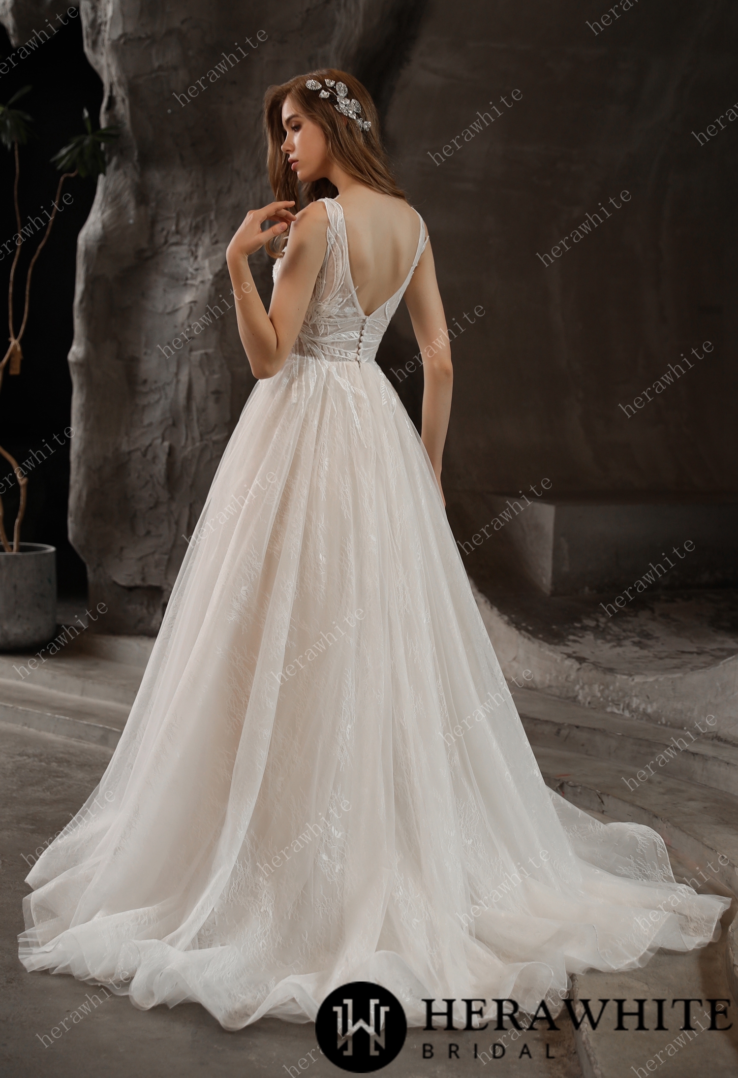 Lovely Lace V-neck Tulle Sleeveless Sweep Train Wedding Dress