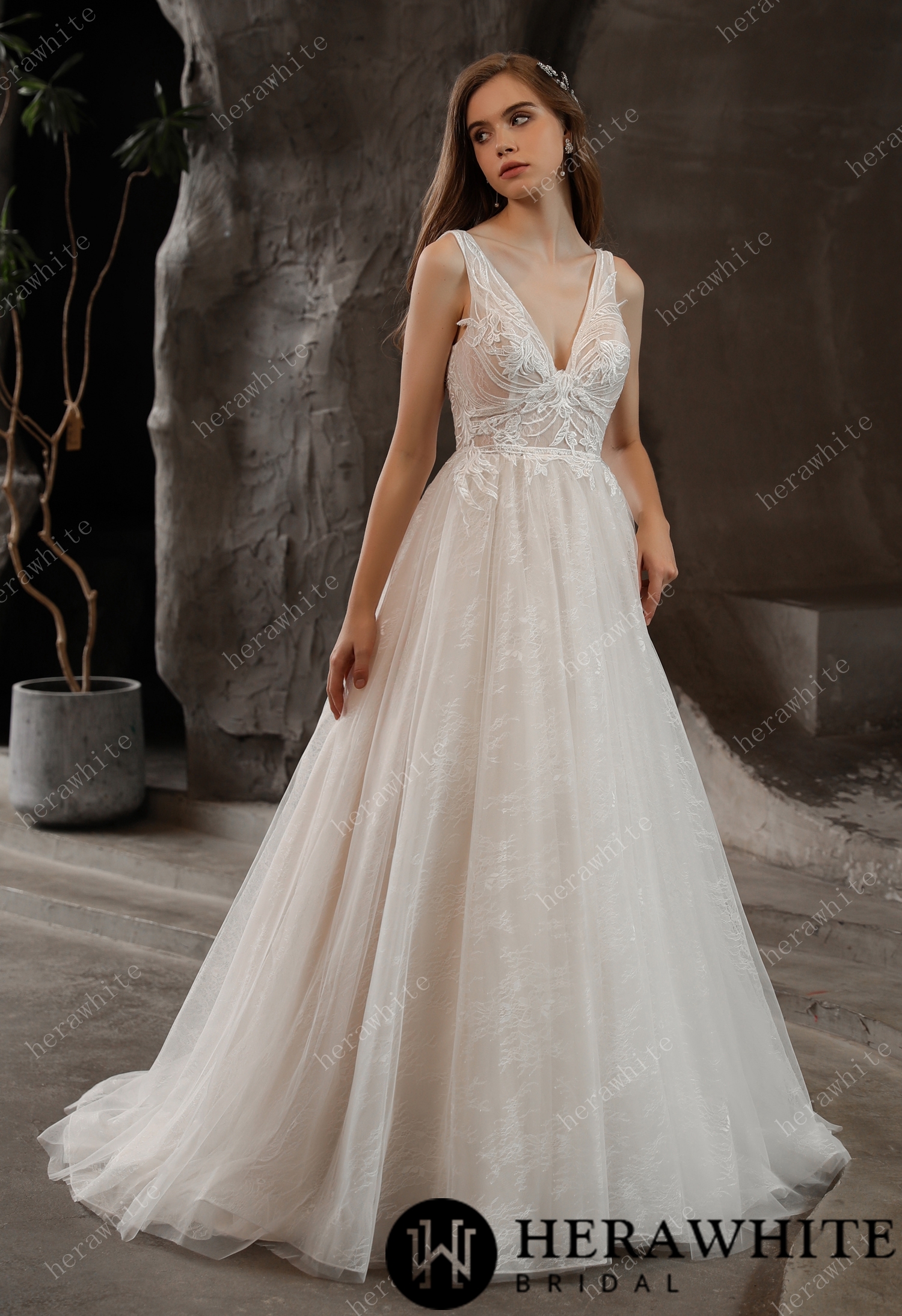 Lovely Lace V-neck Tulle Sleeveless Sweep Train Wedding Dress