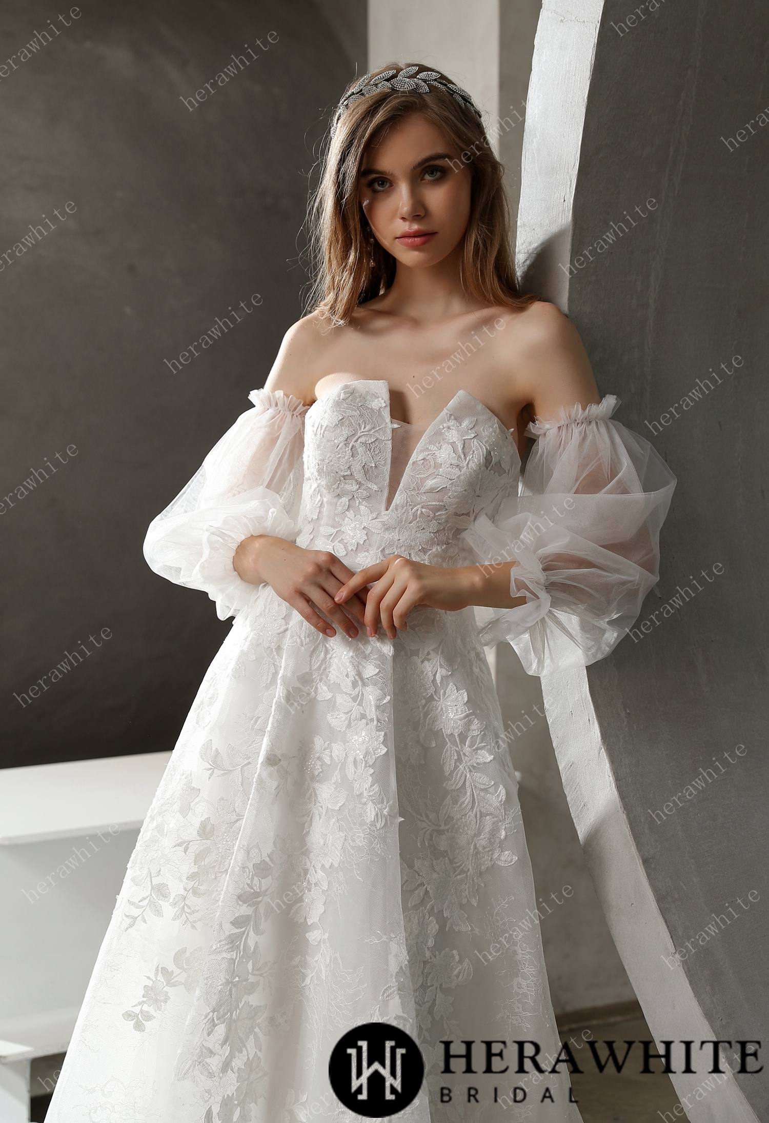 Romantic A-line Detachable Puff Sleeves Wedding Dress