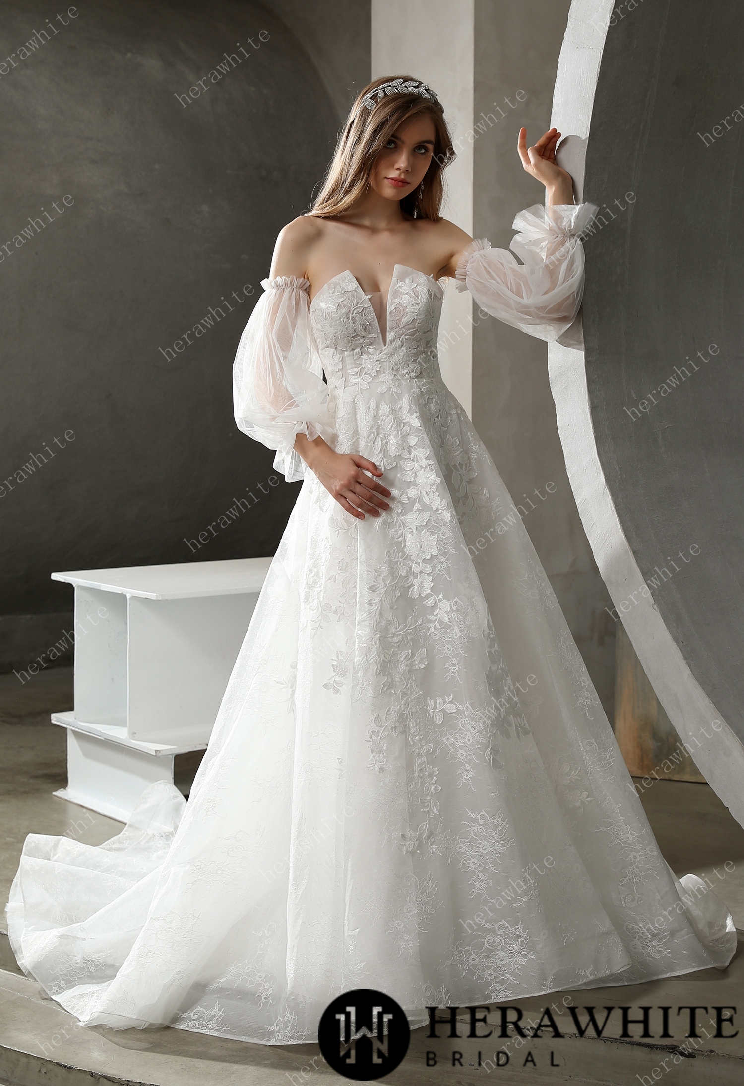 Romantic A-line Detachable Puff Sleeves Wedding Dress